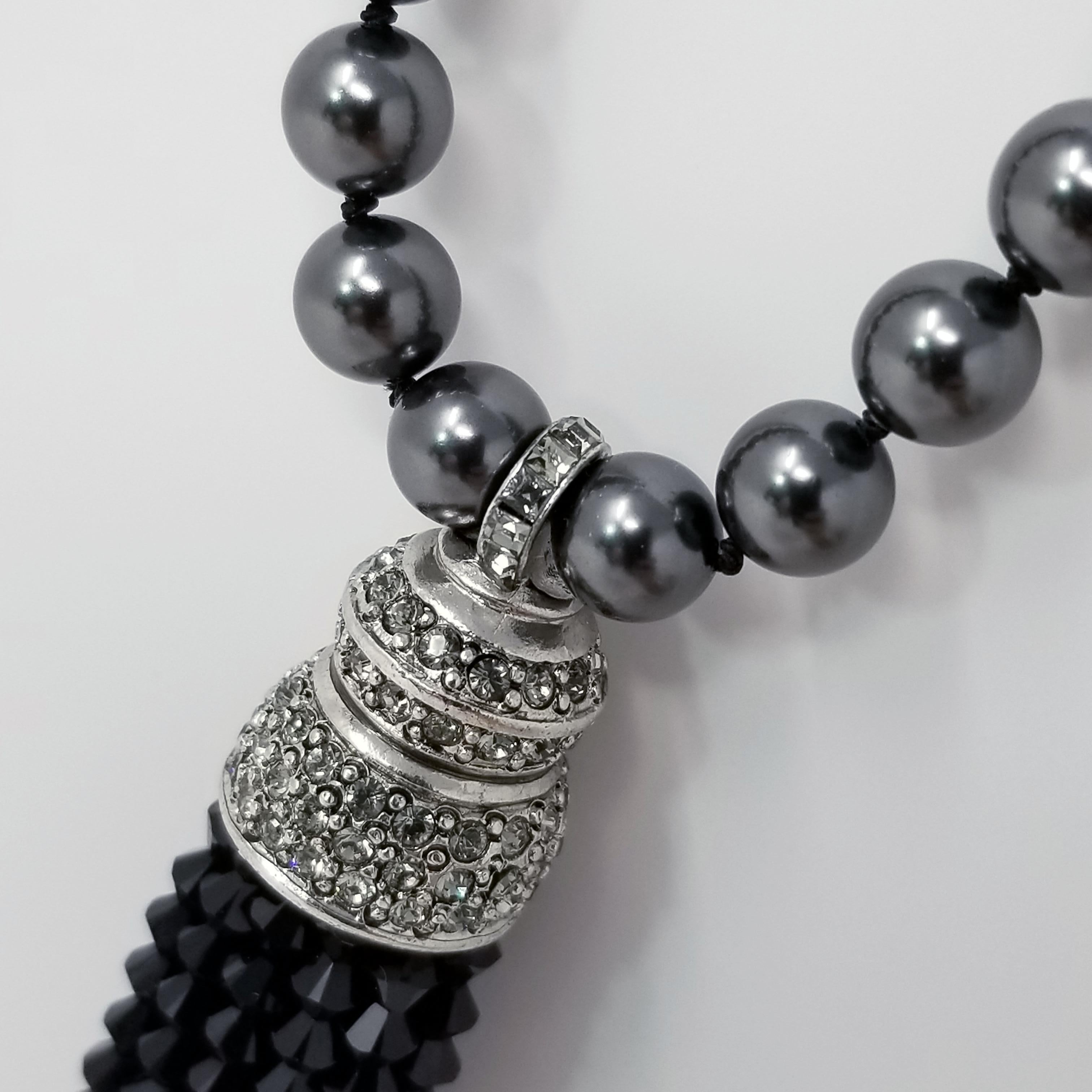 Oscar de la Renta Halskette mit Quaste aus dunklem Metallic-Perlen und schwarzem und klarem Kristall (Rundschliff) im Angebot