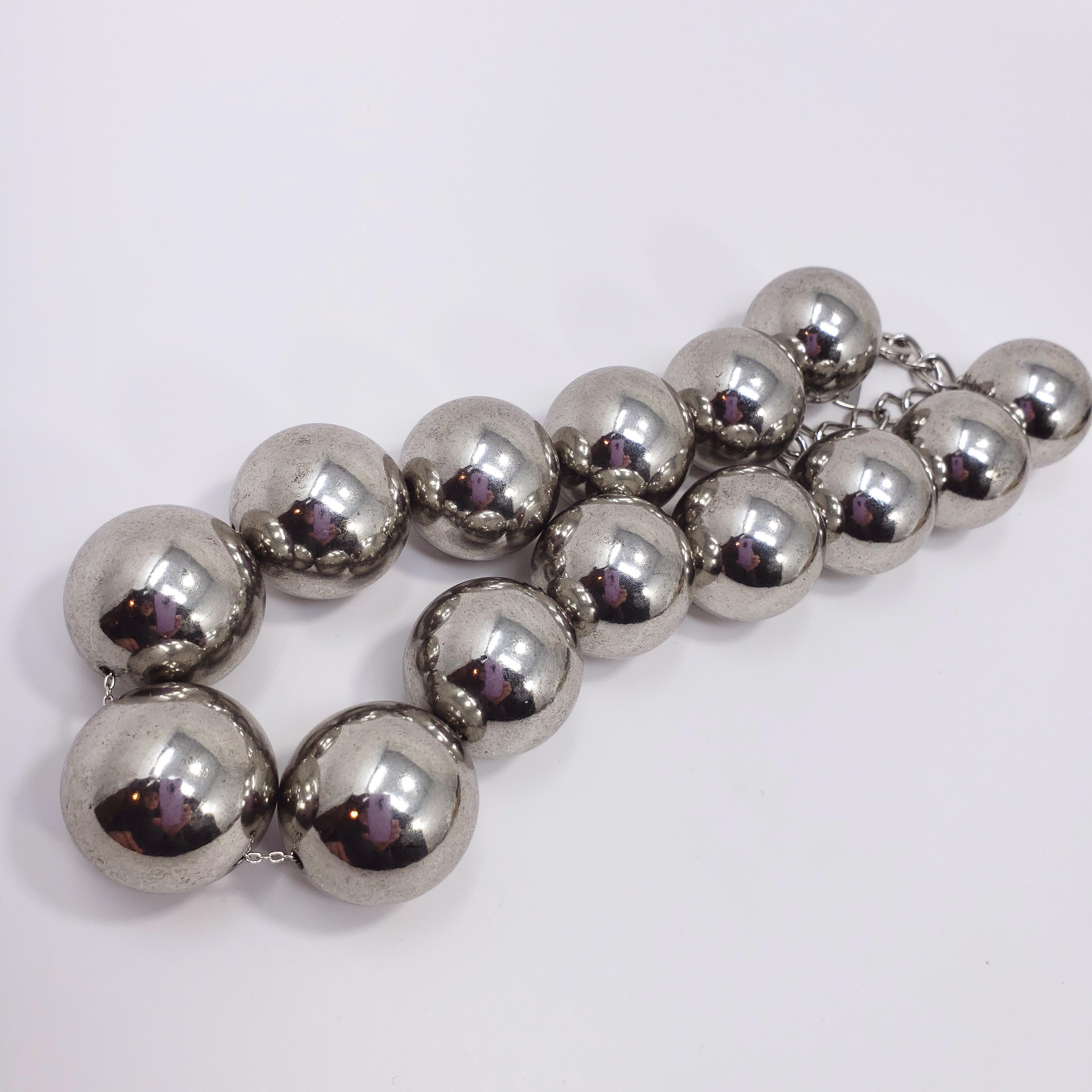 Oscar de la Renta Große metallische verzierte graue Perlen-Statement-Halskette im Zustand „Neu“ in Milford, DE