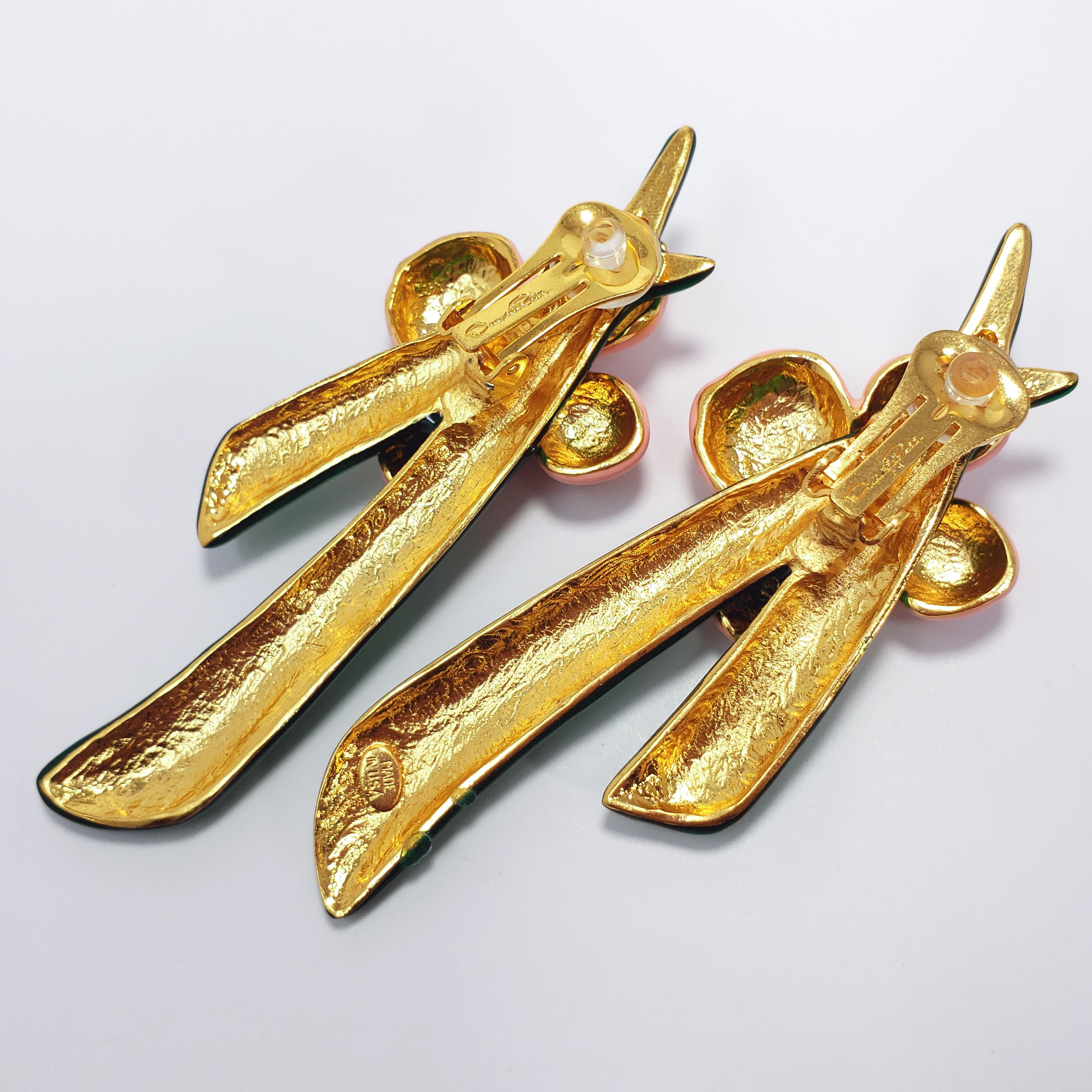 Oscar de la Renta Pink Resin & Green Enamel Flower Clip On Earrings in Gold 1