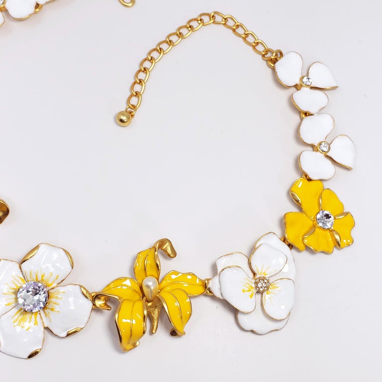 KJL Kenneth Jay Lane Flower Necklace Yellow White Enamel Faux Pearl & Crystals In New Condition For Sale In Milford, DE