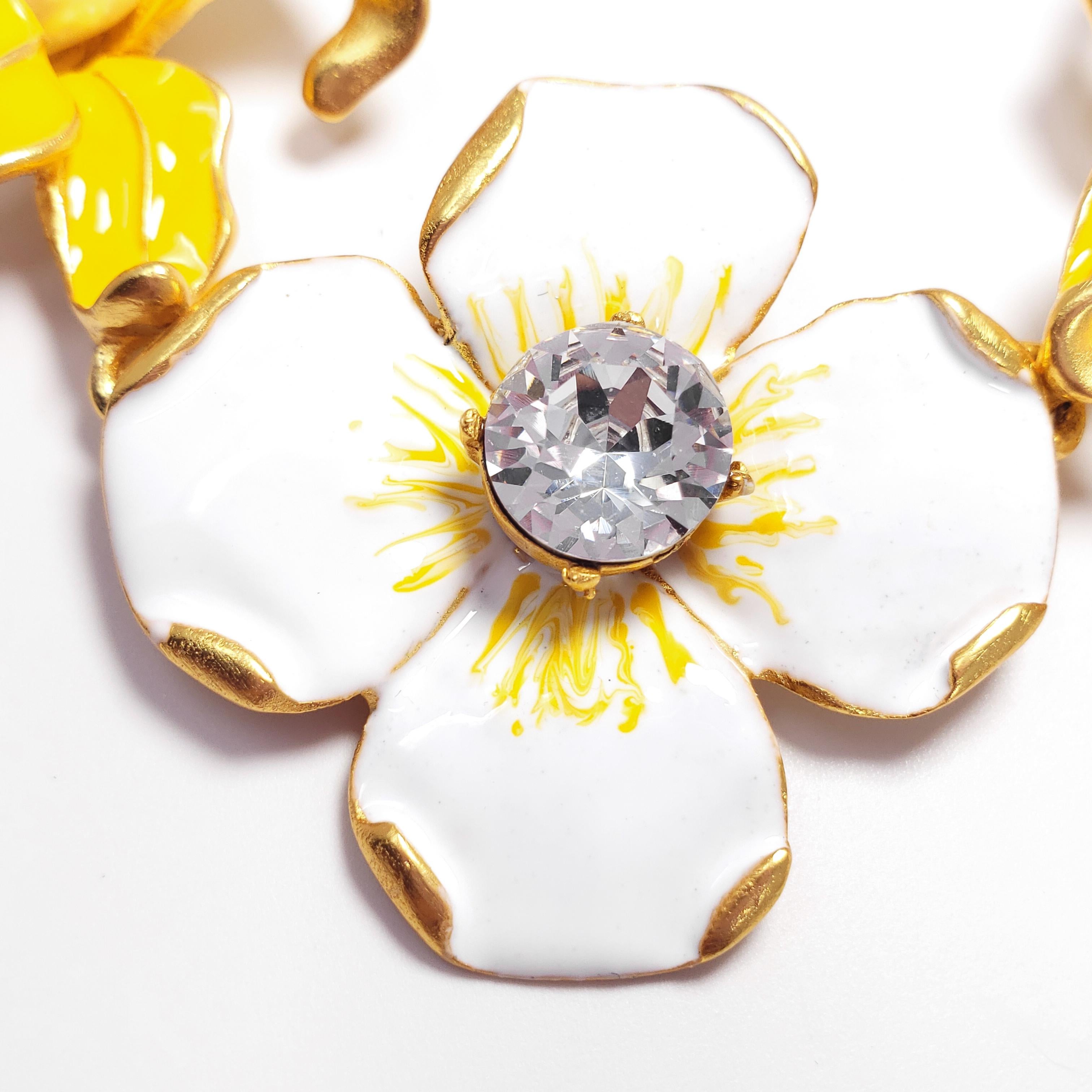 Round Cut KJL Kenneth Jay Lane Flower Necklace Yellow White Enamel Faux Pearl & Crystals