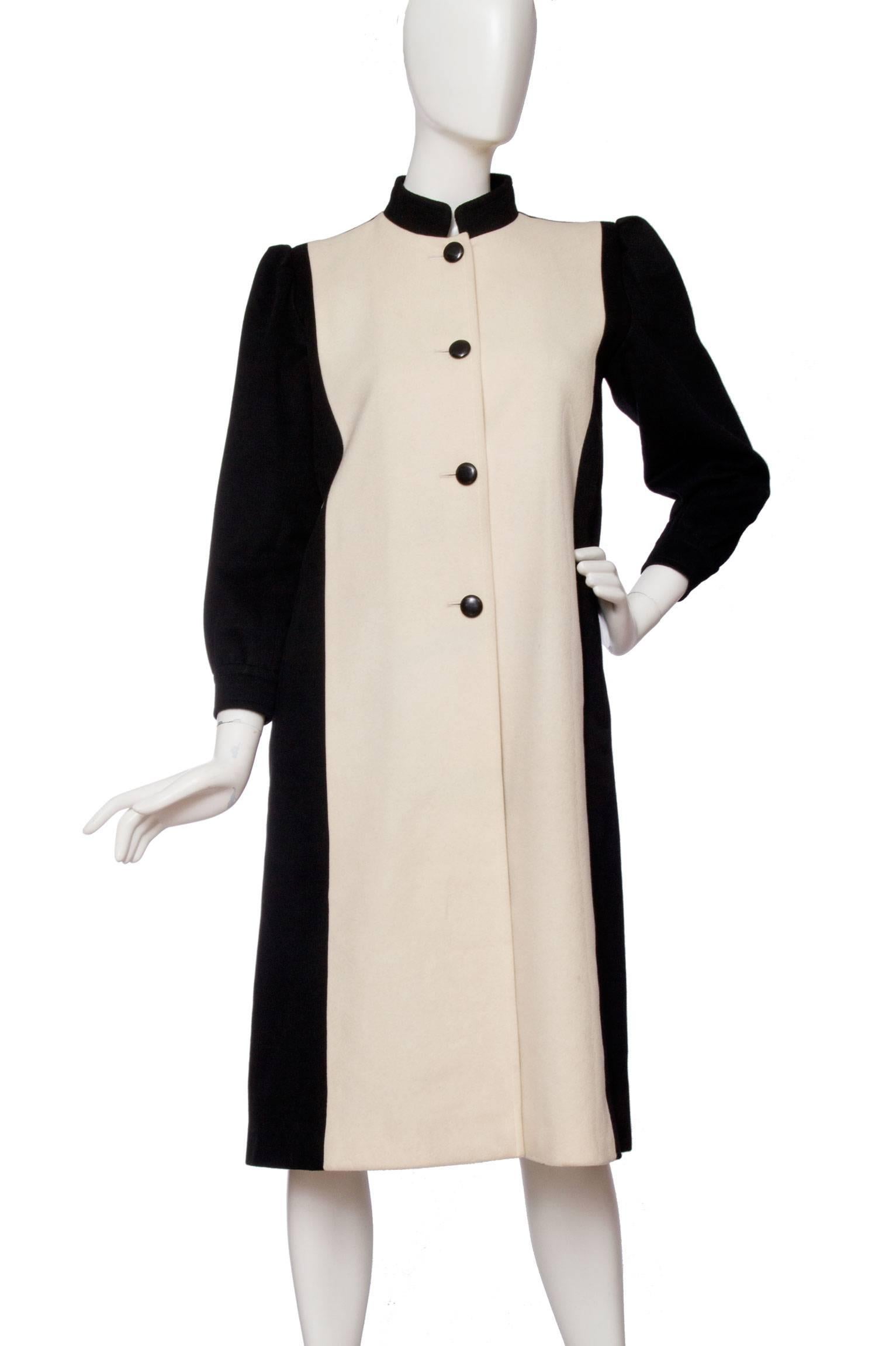 1980s Yves Saint Laurent Black & White Wool Coat In Excellent Condition For Sale In Copenhagen, DK