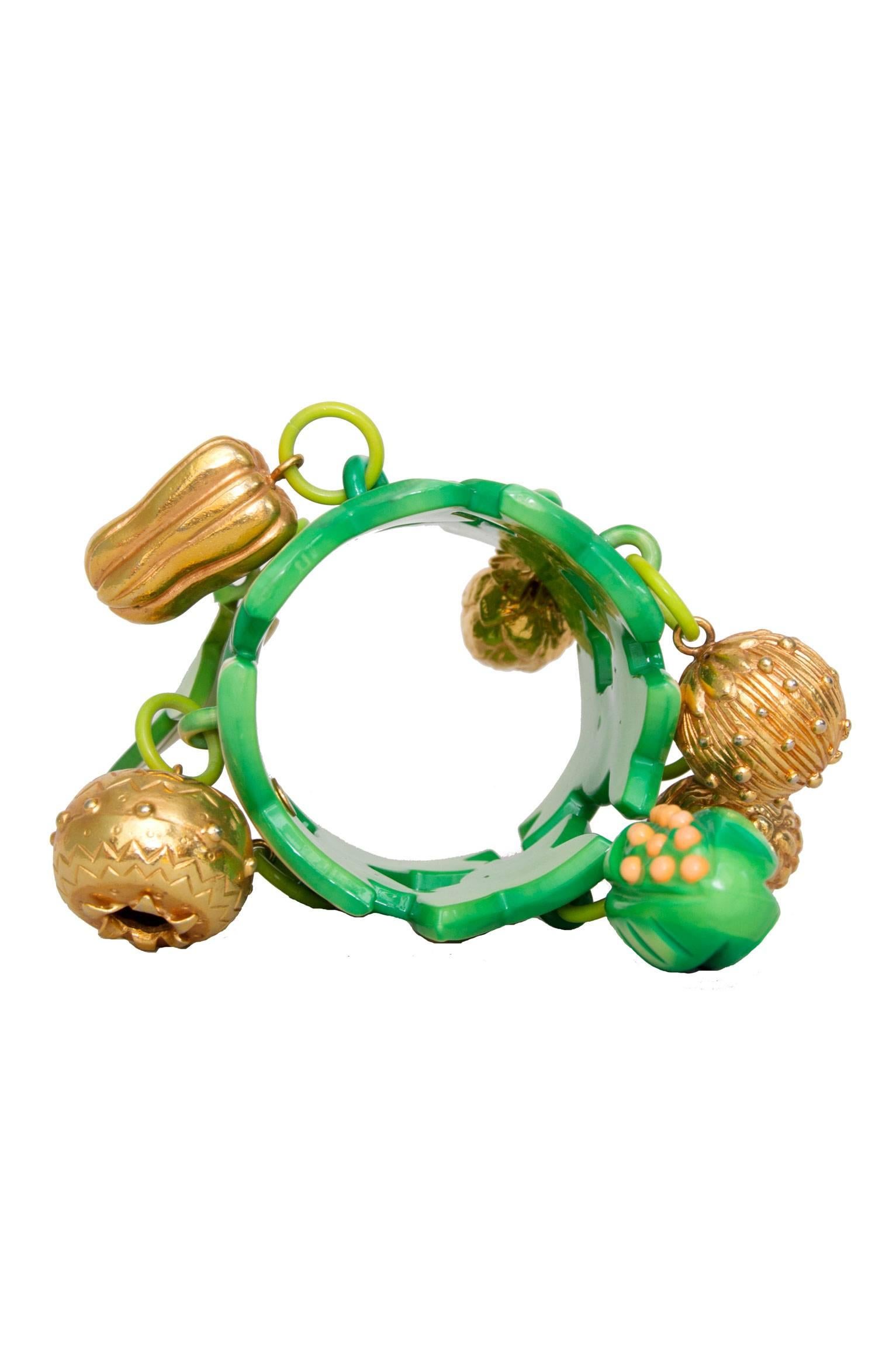 1980s Isabel Canovs Green Charm Bracelet  In Excellent Condition In Copenhagen, DK