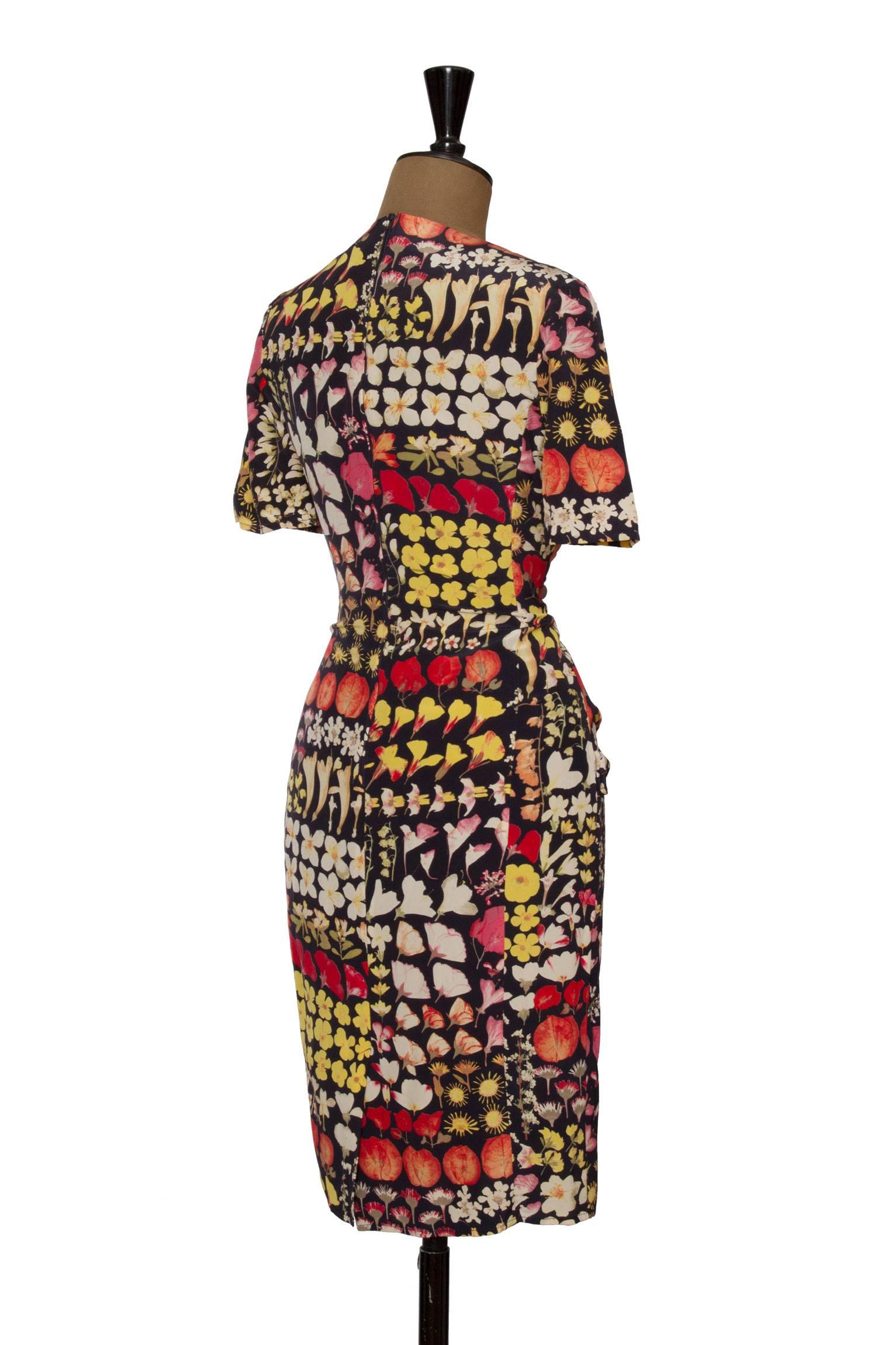 Women's 1980s Valentino Botique Fitted Floral Silk Day Dress