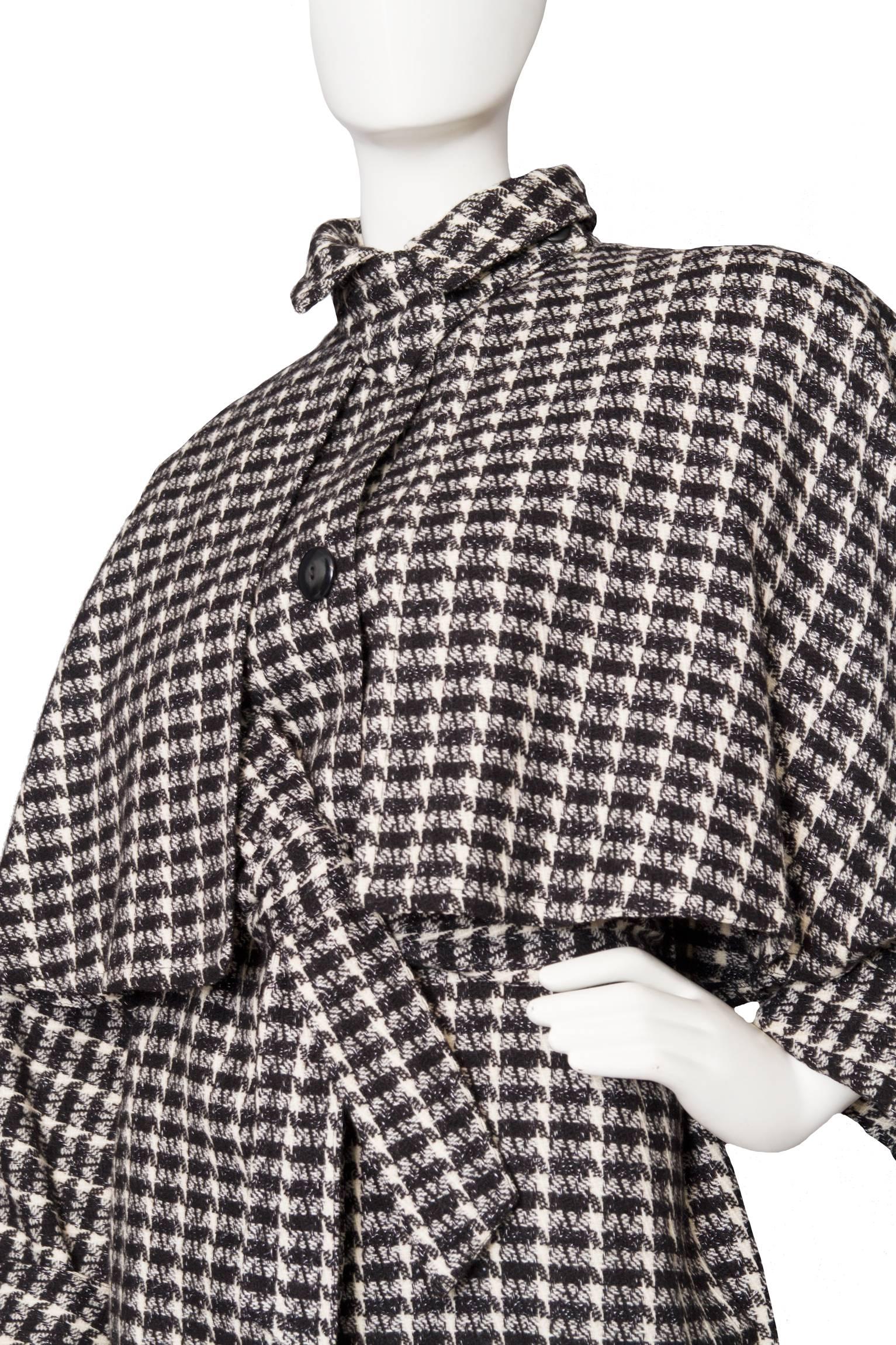 A 1980s Lanvin Capped Tartan Wool Coat  In Good Condition In Copenhagen, DK
