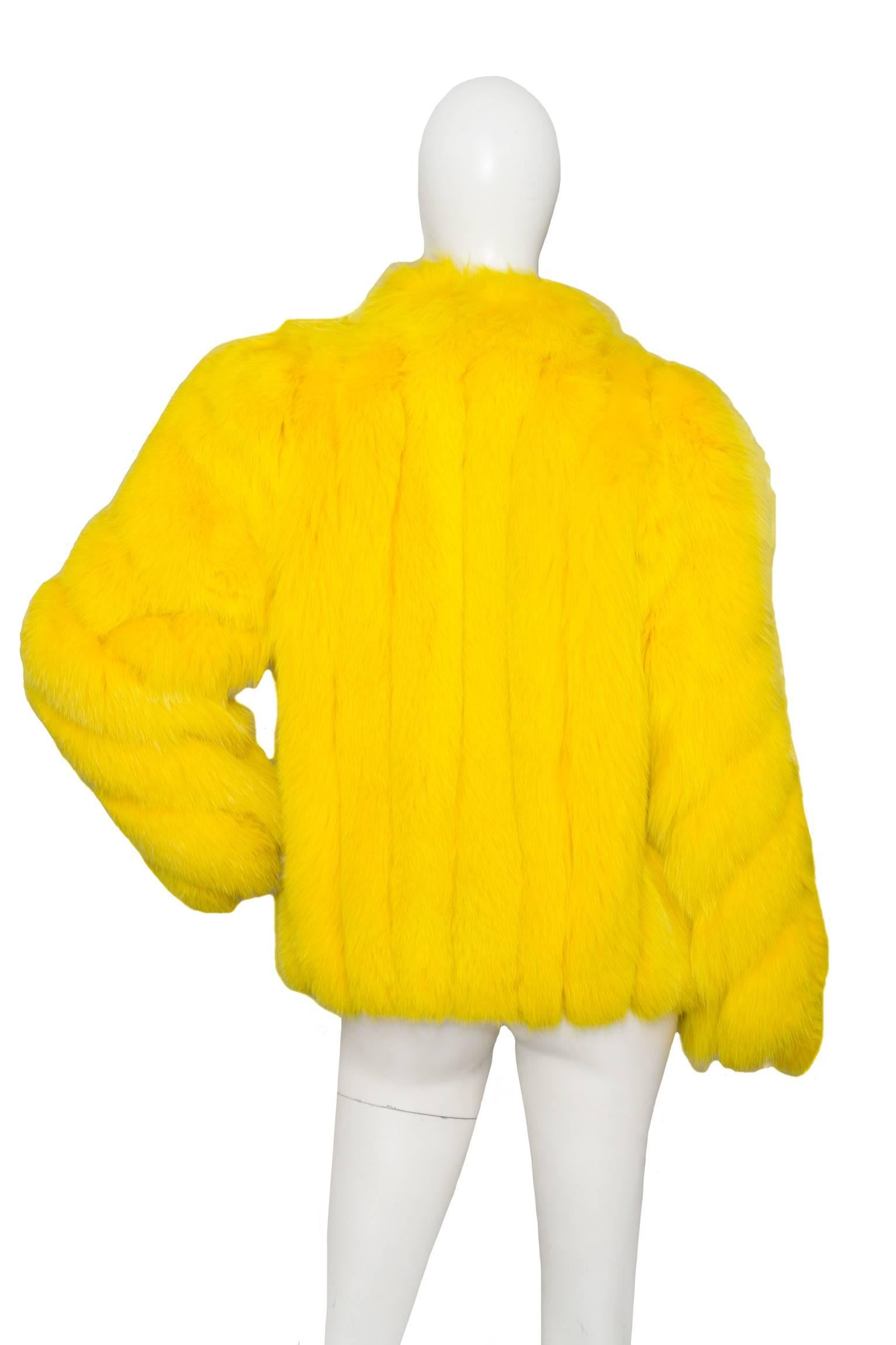 A 1980s Bright Yellow Dyed Saga Furs Fox Coat In Good Condition In Copenhagen, DK