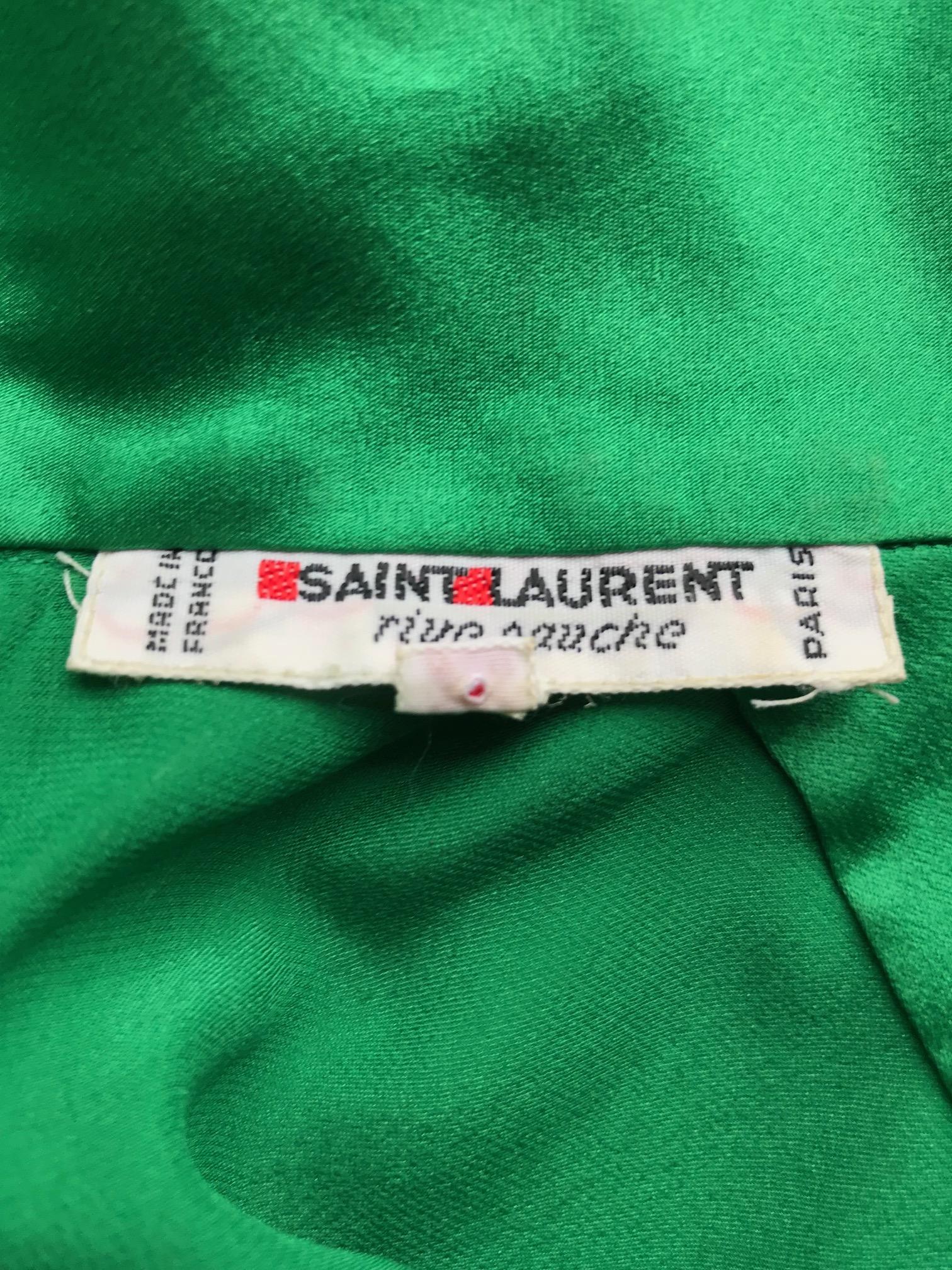 A fabulous 1980s Yves Saint Laurent bright green Rive Gauche silk blouse with a high collar, long sleeves, one buttoned cuff and a keyhole closure at the back. 

The size of the blouse corresponds to a modern size Medium. 