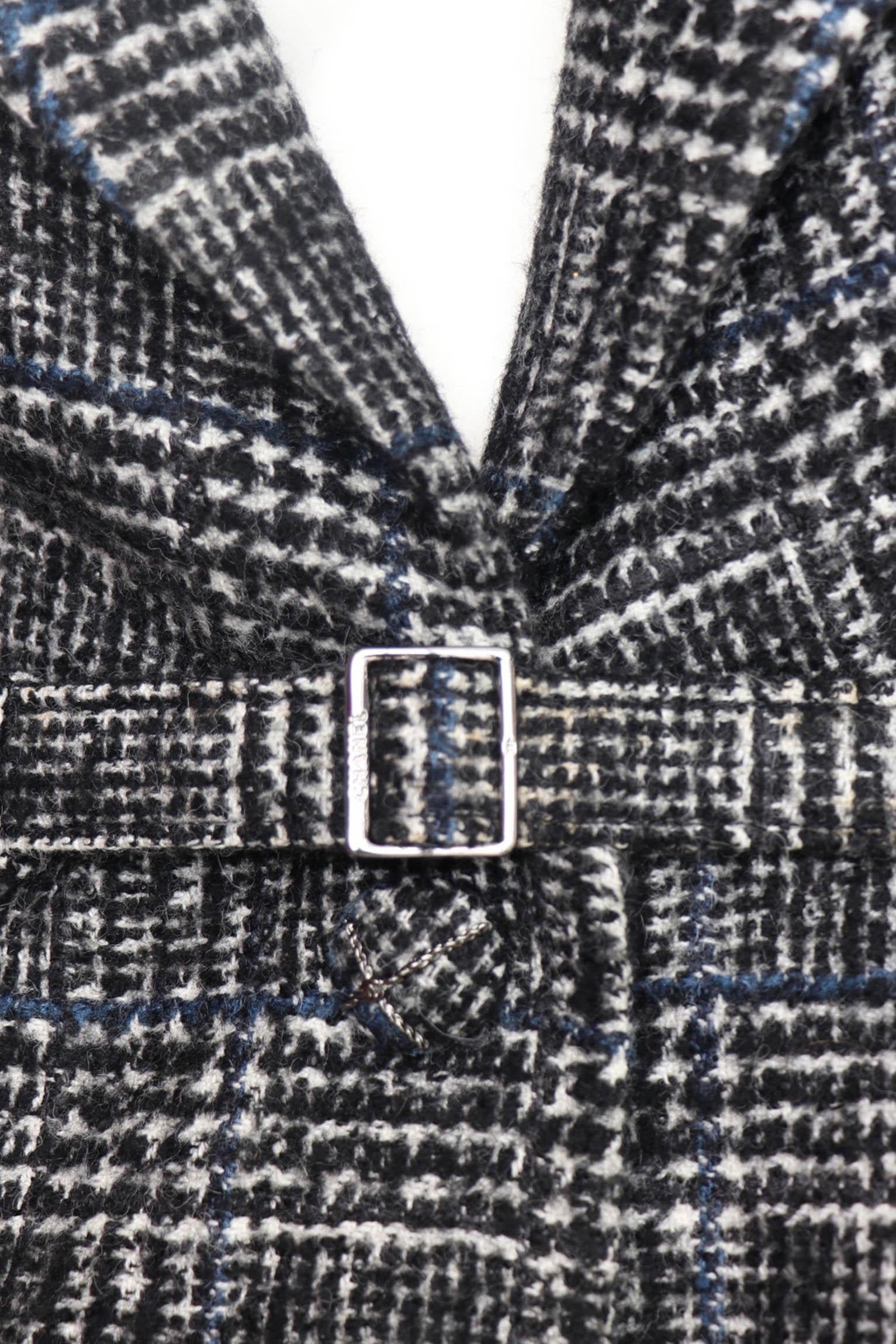A Classic 1990s Vintage Tartan Chanel Blazer Jacket In Good Condition In Copenhagen, DK