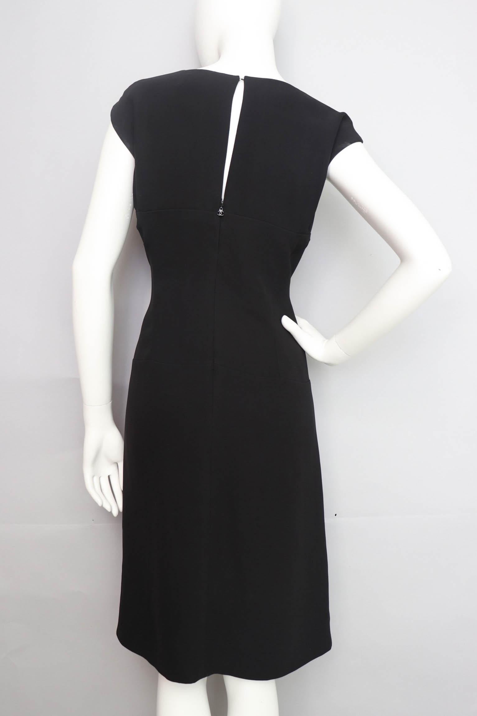 A 1990s Vintage Little Black Chanel Silk Dress In Good Condition For Sale In Copenhagen, DK