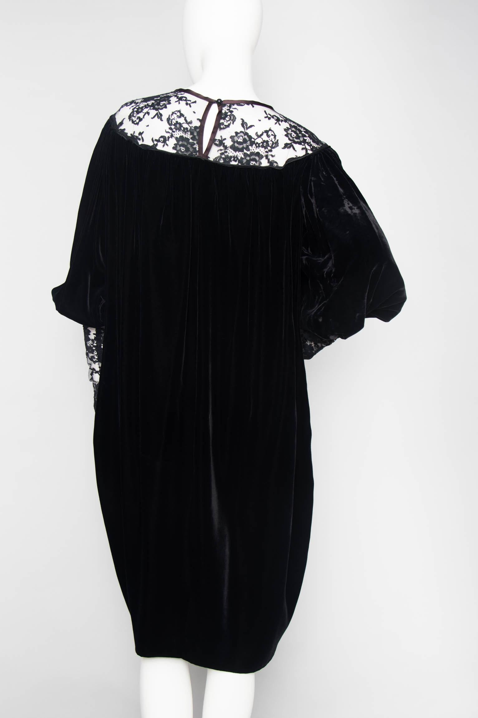 Yves Saint Laurent Rive Gauche vintage Black Velvet Dress With Lace Detail In Good Condition In Copenhagen, DK