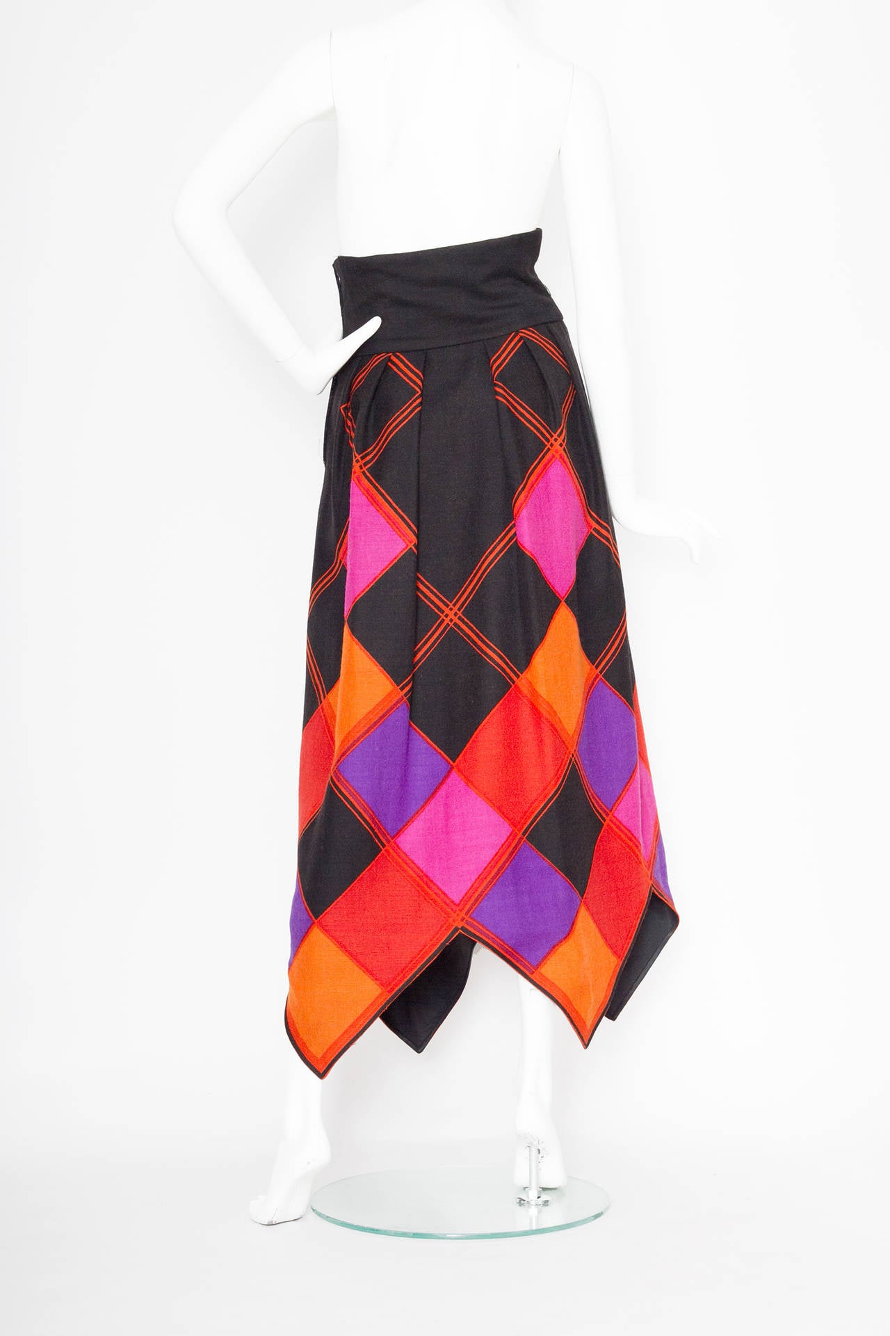 Doucmented 1971 Pierre Cardin Graphic Wool Skirt In Excellent Condition For Sale In Copenhagen, DK