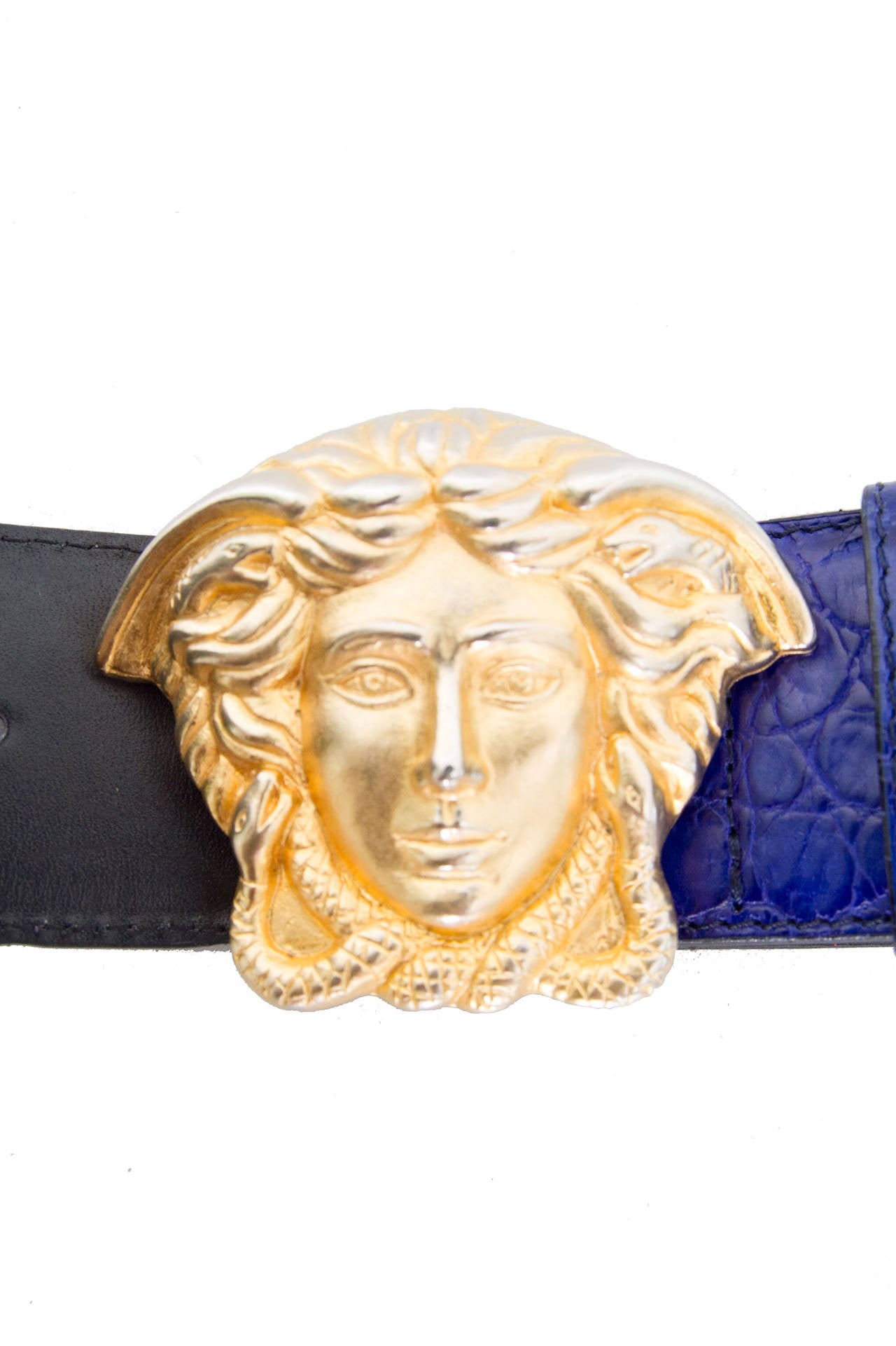 A 1980s Royal Blue Gianni Versace Belt With Medusa Buckle In Good Condition In Copenhagen, DK