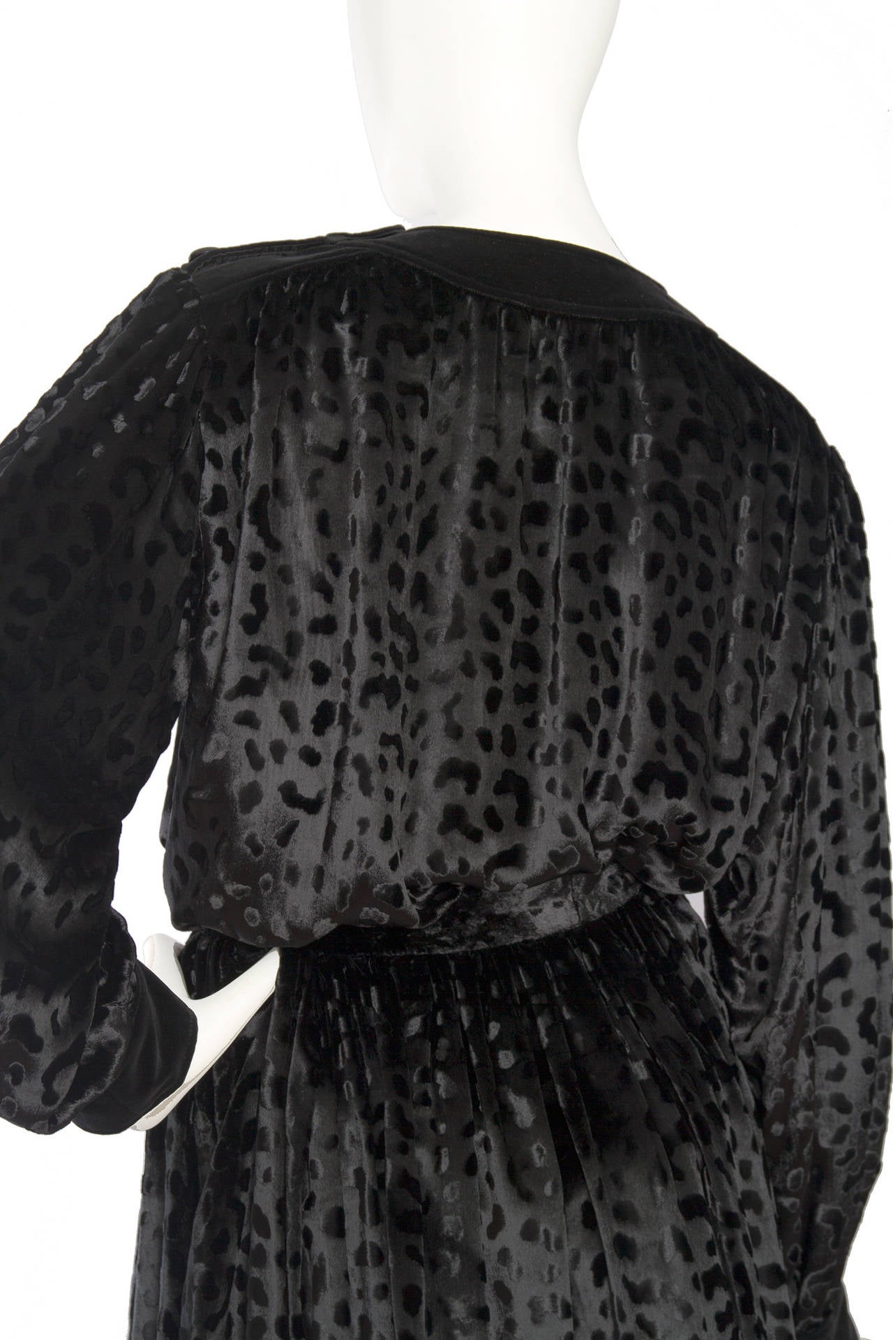 80s Yves Saint Laurent Rive gauche Black Silk Velvet Ensemble For Sale 2