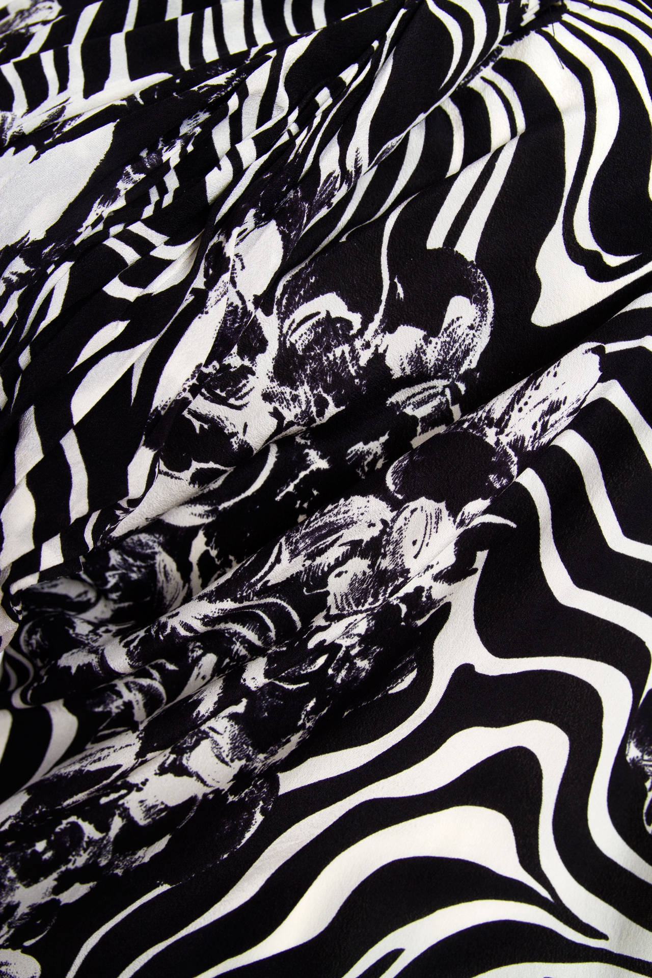 1980s Gianni Versace Monochrome Silk Dress For Sale 4