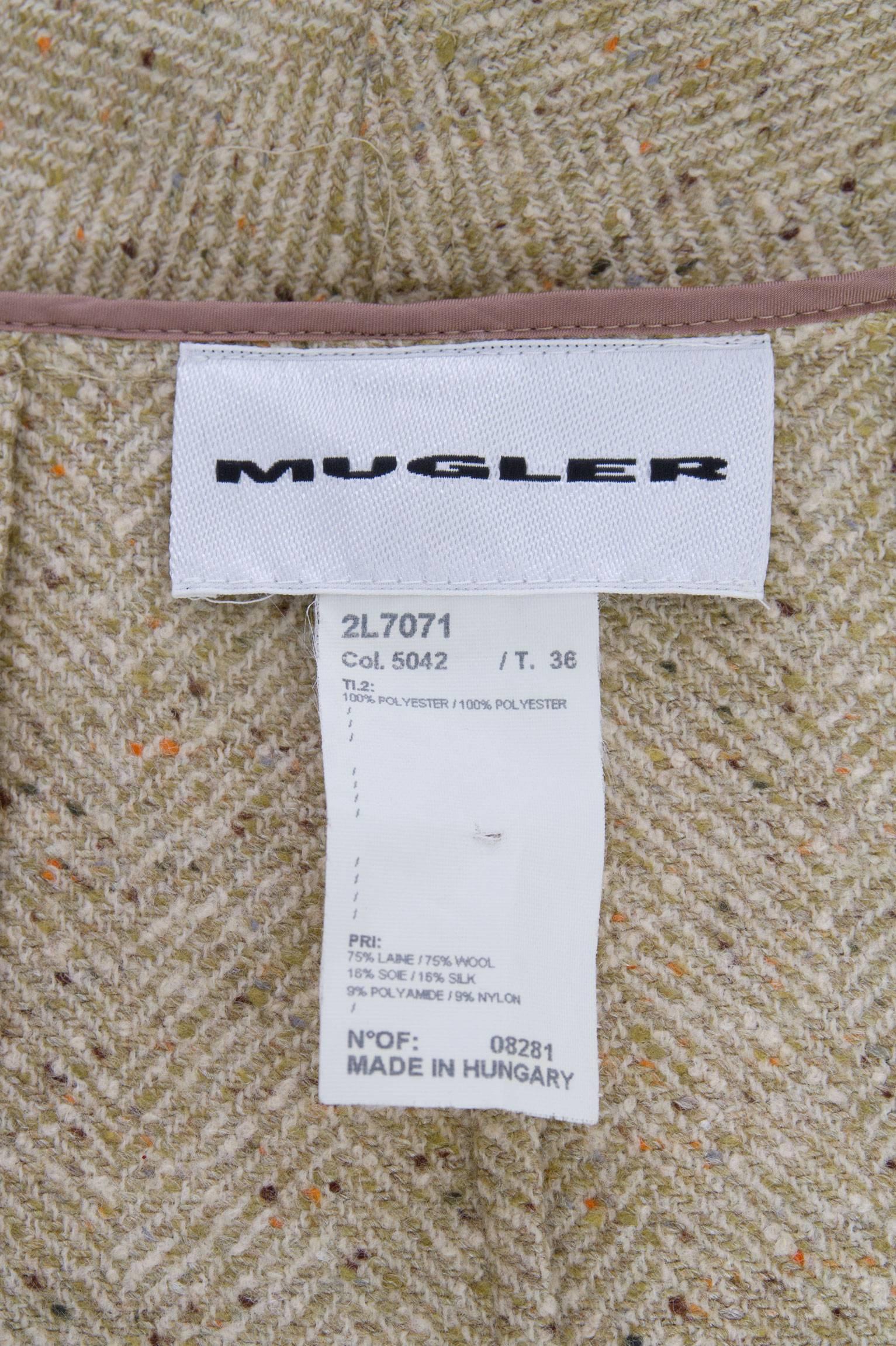 A 1980s Mugler cardigan made in mixed fibre consisting of wool, silk and nylon. 
A waterfall front 

The size of the cardigan corresponds to a modern size Small. 