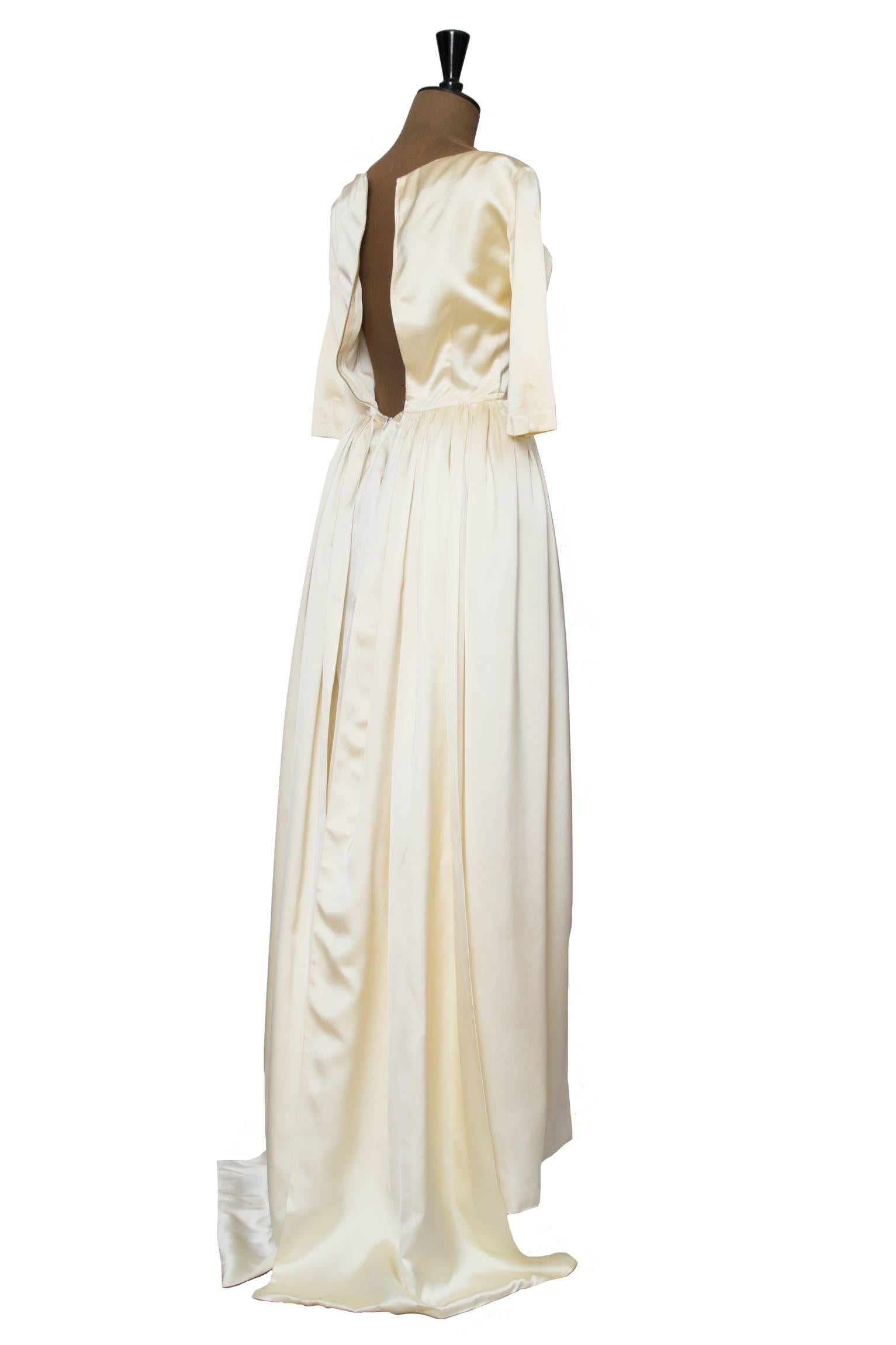 1960 Maggy Rouff Silk Wedding Gown W. Bows In Fair Condition For Sale In Copenhagen, DK