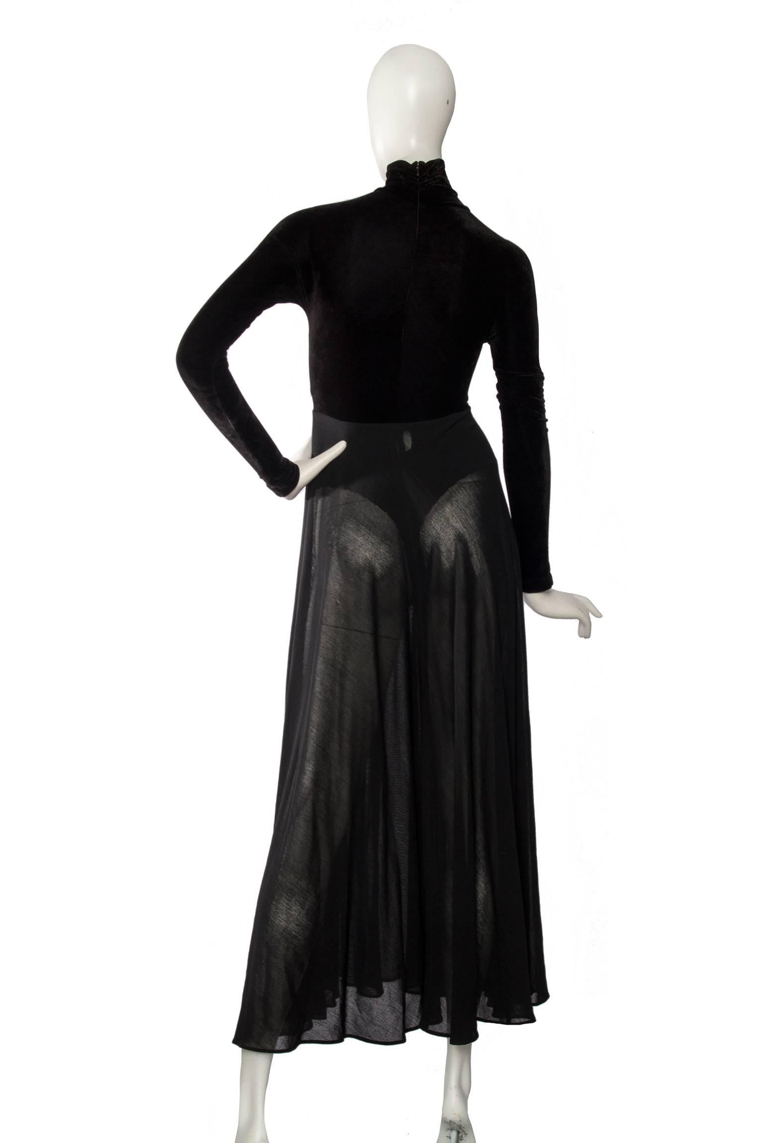 A 1990s Donna Karan Black Velvet Evening Gown  In Good Condition In Copenhagen, DK