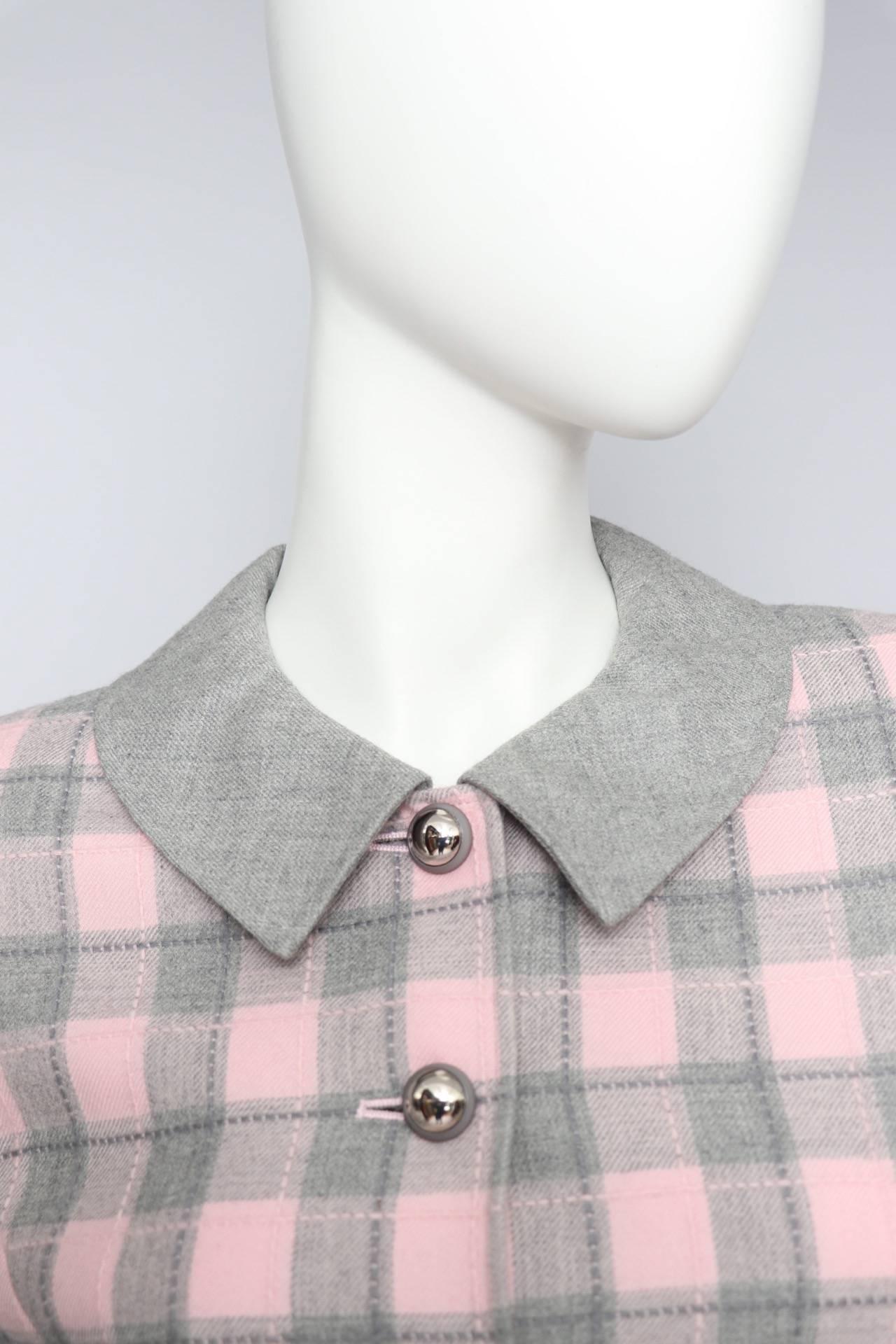 A 1970s Vintage Courrèges Baby Pink & Grey Wool Check Blazer S In Good Condition In Copenhagen, DK