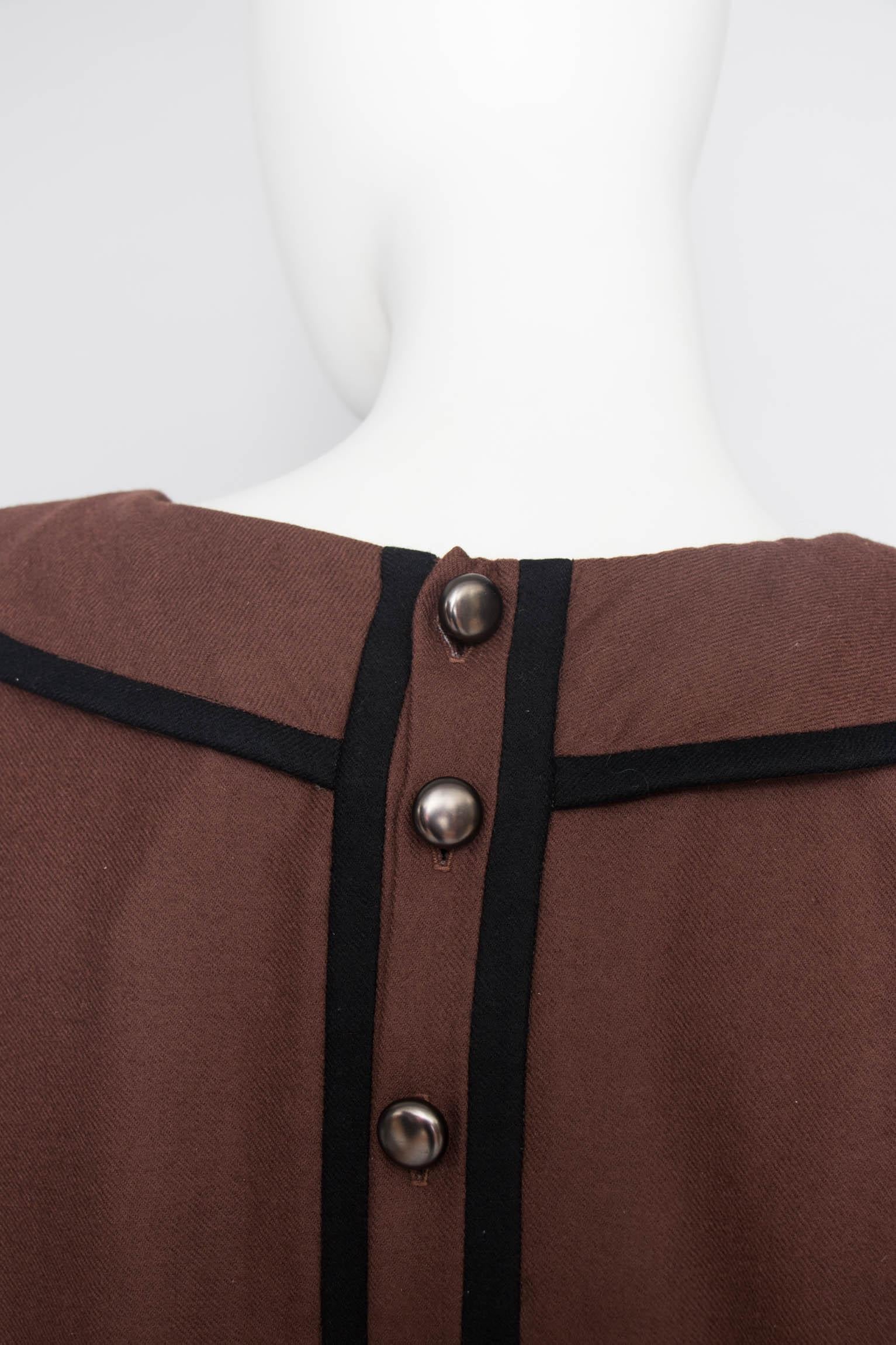Chloé Vintage Brown Wool Dress with Black Trim And Pointed Collar For Sale 4