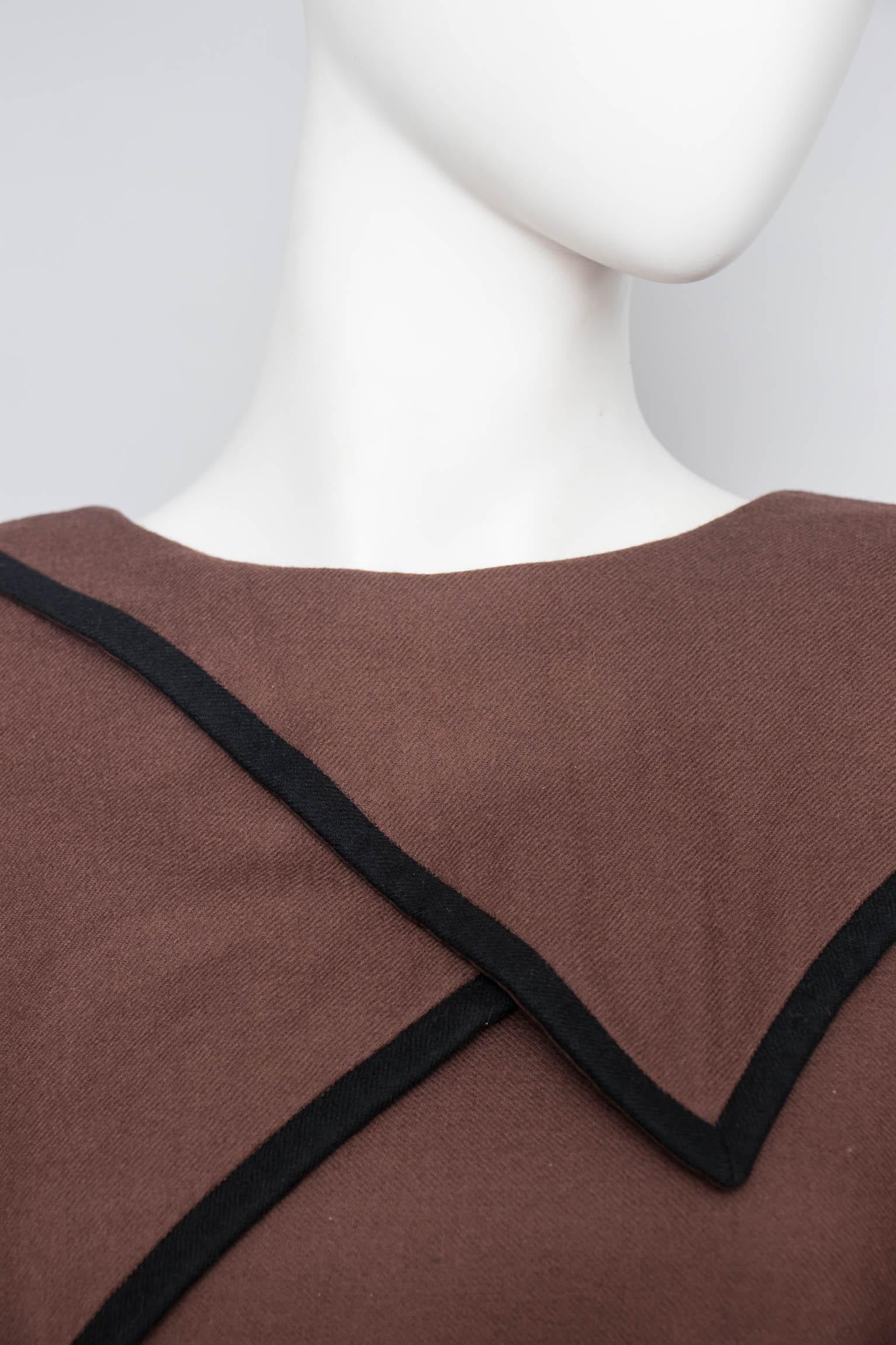 Chloé Vintage Brown Wool Dress with Black Trim And Pointed Collar For Sale 6