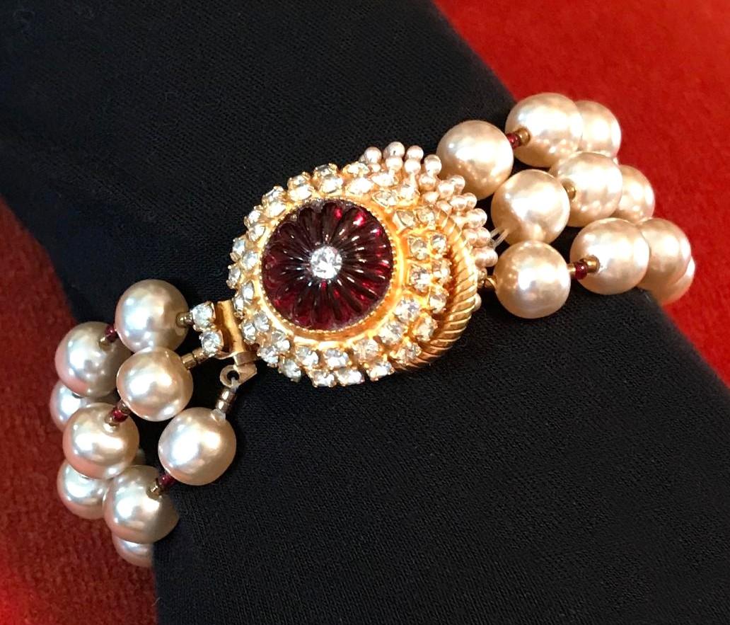 Circa 1960s William deLillo Jeweled Faux-Pearl Bracelet In Excellent Condition In Long Beach, CA
