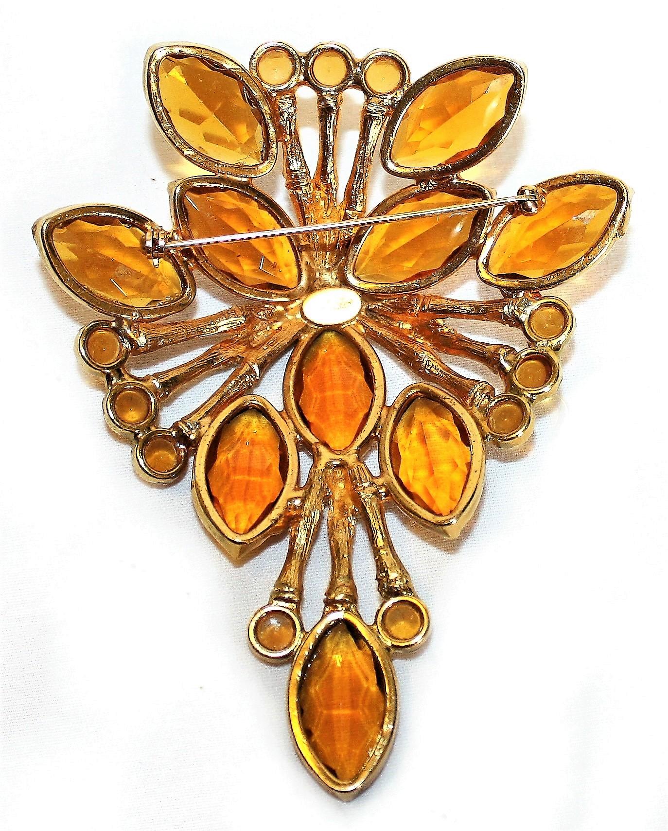 Circa 1965 deLillo Topaz Faceted Glass Bamboo Brooch In Excellent Condition For Sale In Long Beach, CA