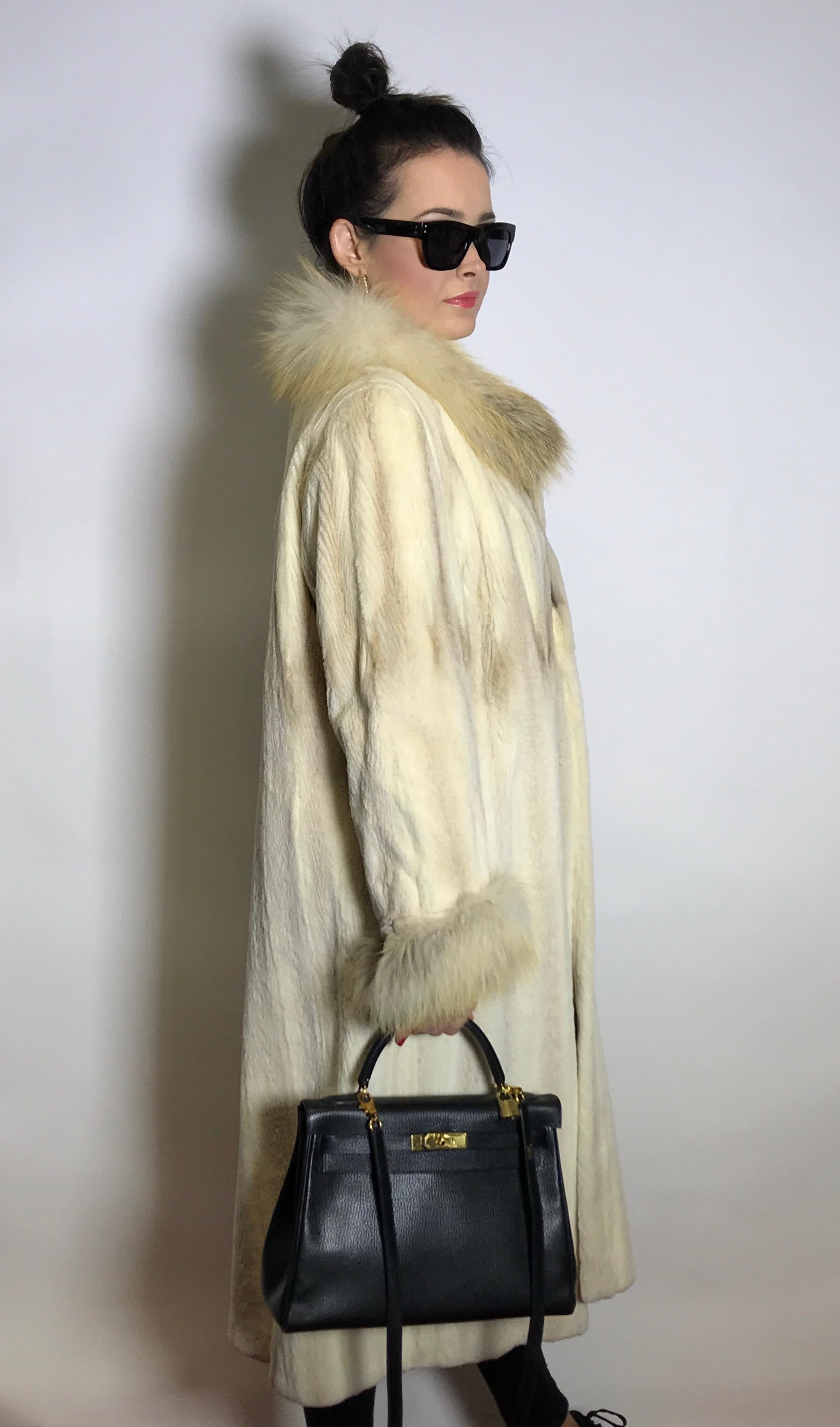 Women's Noble velvet cross mink fur coat with fox collar. Cream white. For Sale