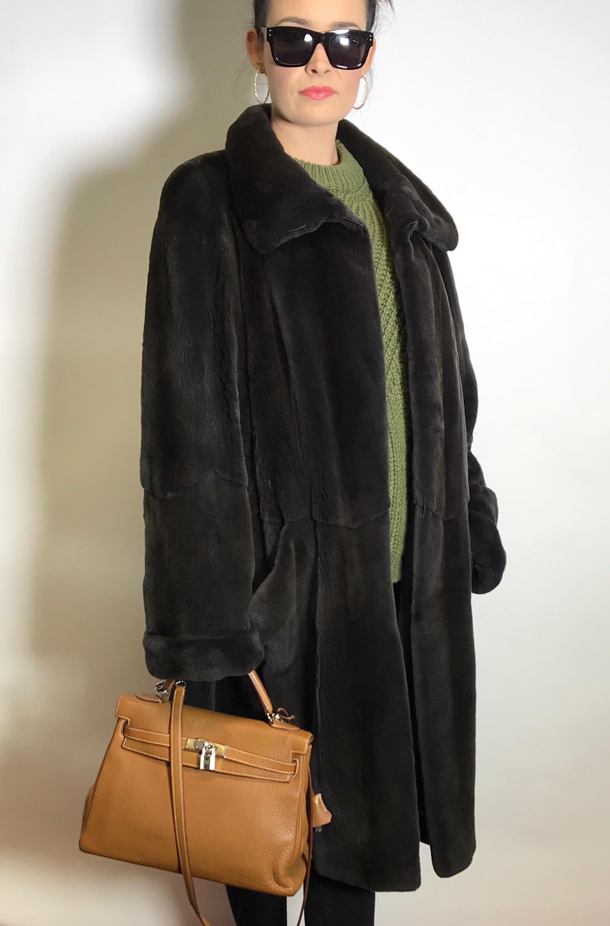 Women's Noble sheared velvet mink fur by Dieter Apmann 3/4 coat jacket. Black/dark gray. For Sale