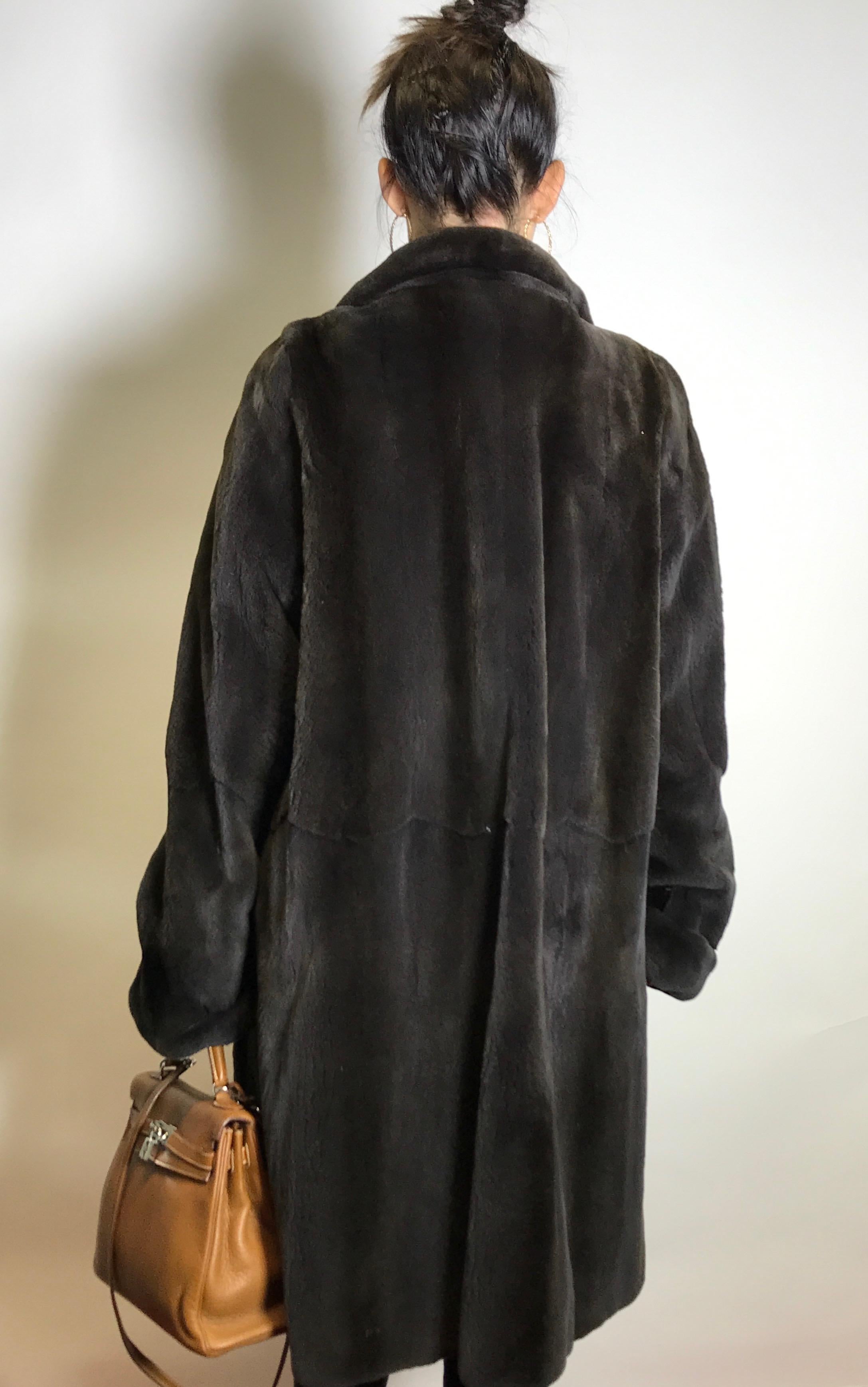 Noble sheared velvet mink fur by Dieter Apmann 3/4 coat jacket. Black/dark gray. In Excellent Condition For Sale In Berlin, DE