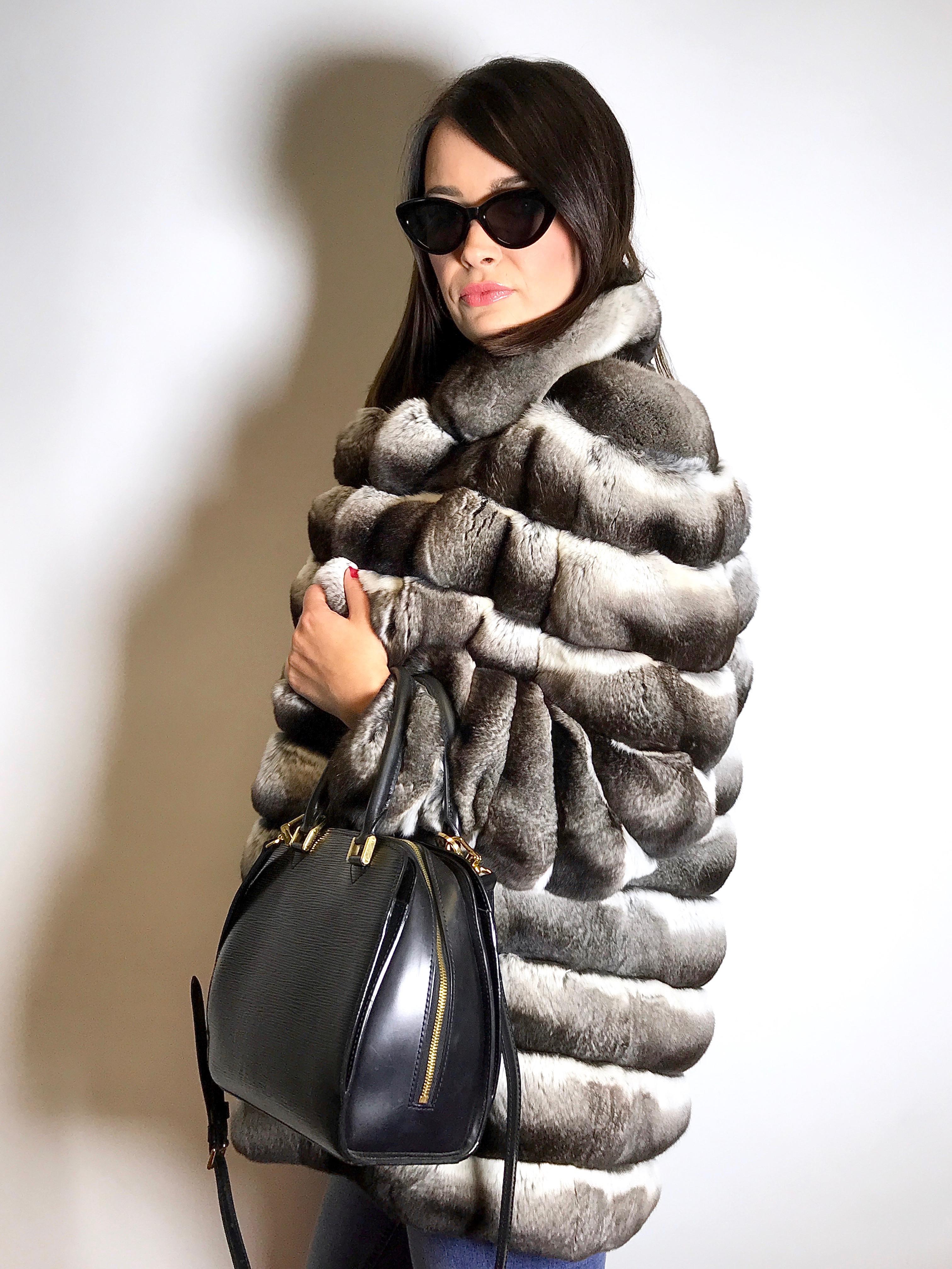 High quality chinchilla fur jacket
Exclusively made by SLUPINSKI. 
First-class furrier making, made of whole furs. A dreamlike unique piece.

Size EU: 38 / S-M
Total length: 78 cm
Shoulder width: 47 cm
Sleeve length: 61 cm

The jacket is in