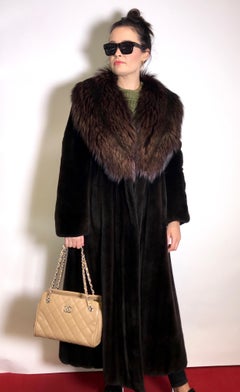 Long velvet silk mink fur coat with silver fox collar. Dark brown. (7)