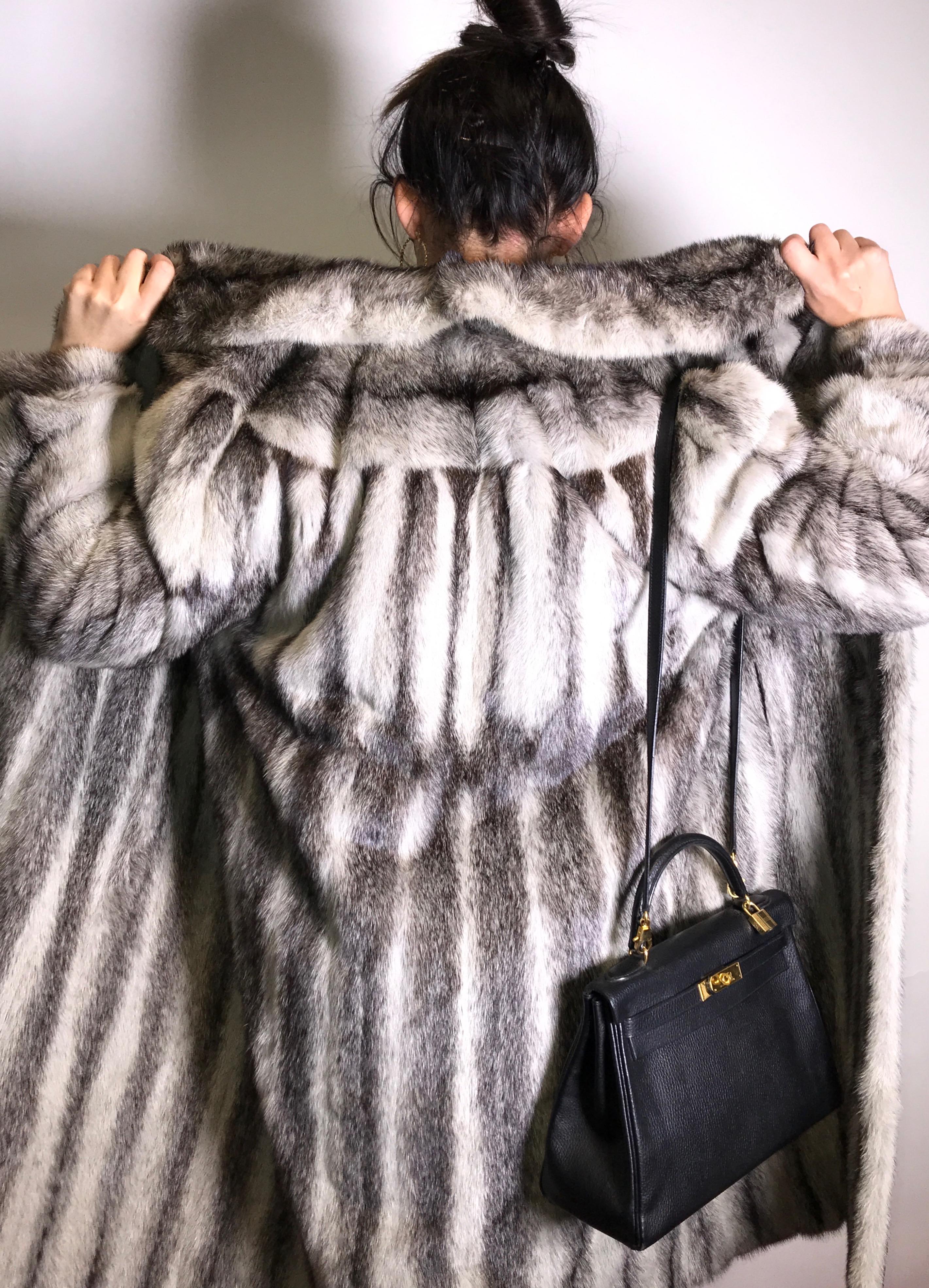 Long colored cross saga mink fur coat. Light gray / black (14) For Sale 2
