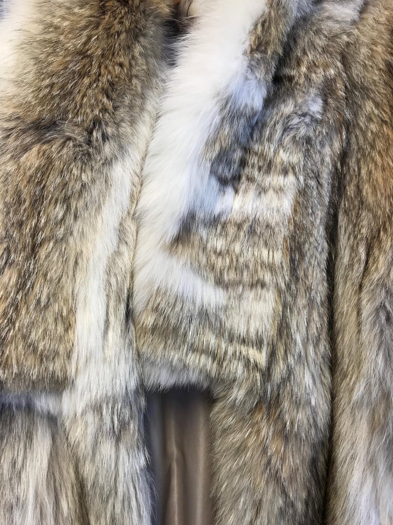 Long coyote fur coat, shadow fox. Tan / white. (15) For Sale at 1stDibs