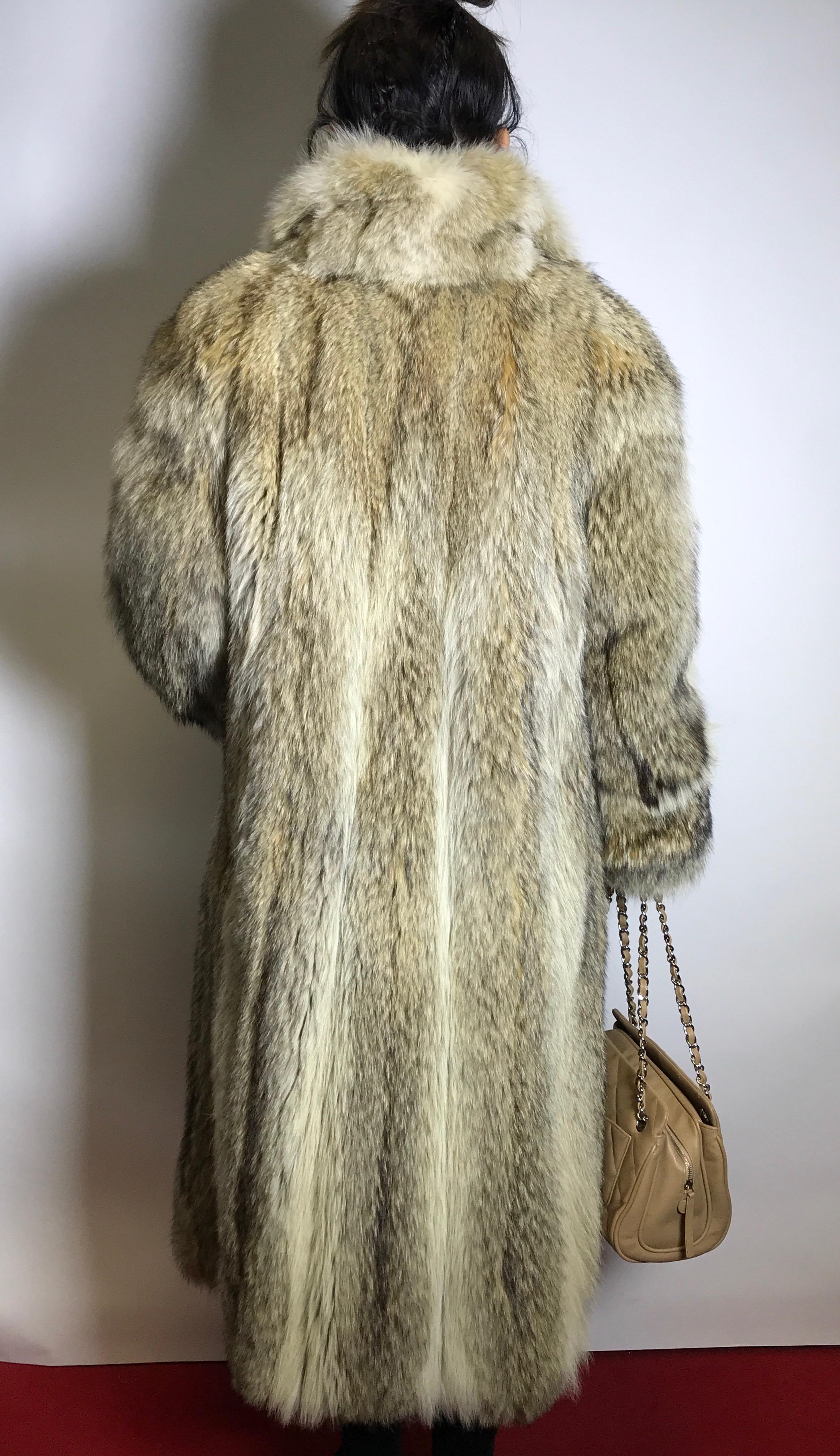  Long coyote fur coat, shadow fox. Tan / white. (15) For Sale 1