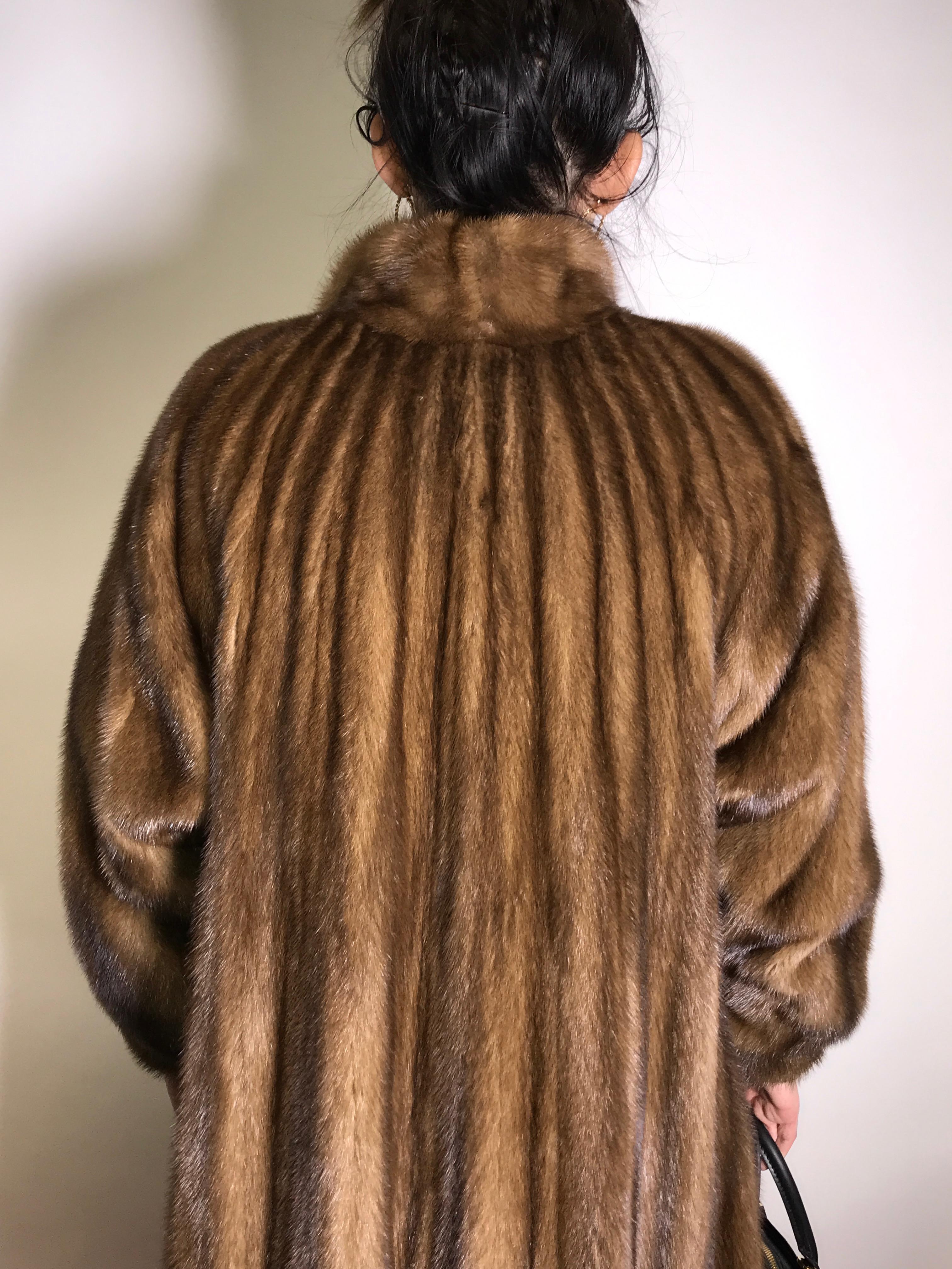 Long mink fur coat by EMBA, the american mink. Silk mink natural brown (16) In Excellent Condition For Sale In Berlin, DE