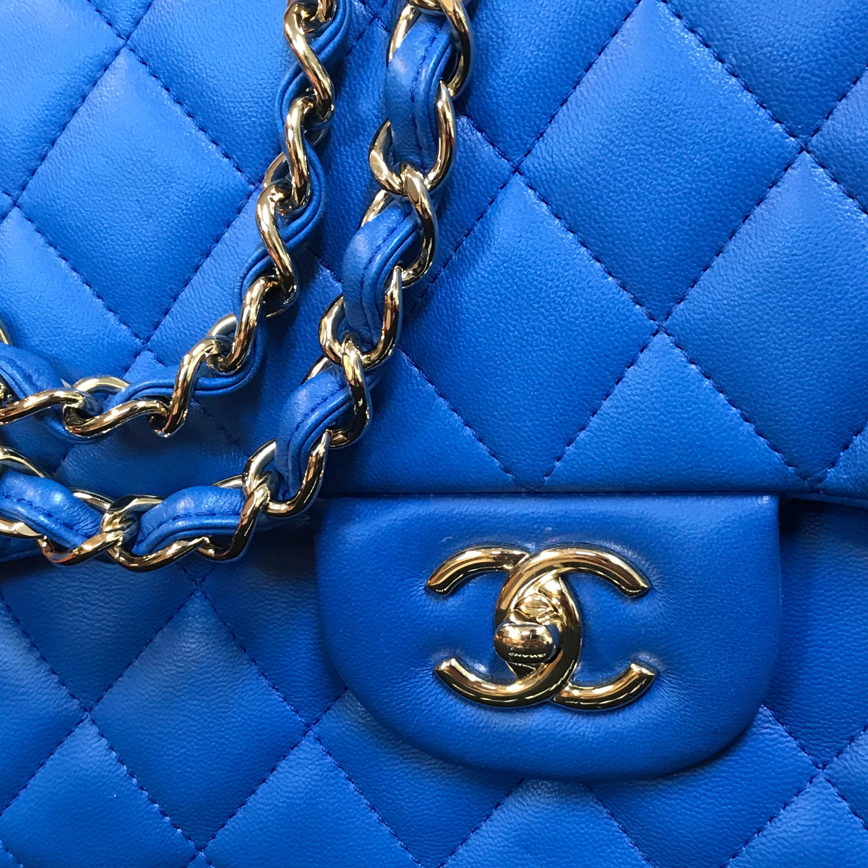 CHANEL double flap bag Jumbo blue shoulder bag quilted lambskin 2016 In Excellent Condition For Sale In Berlin, DE
