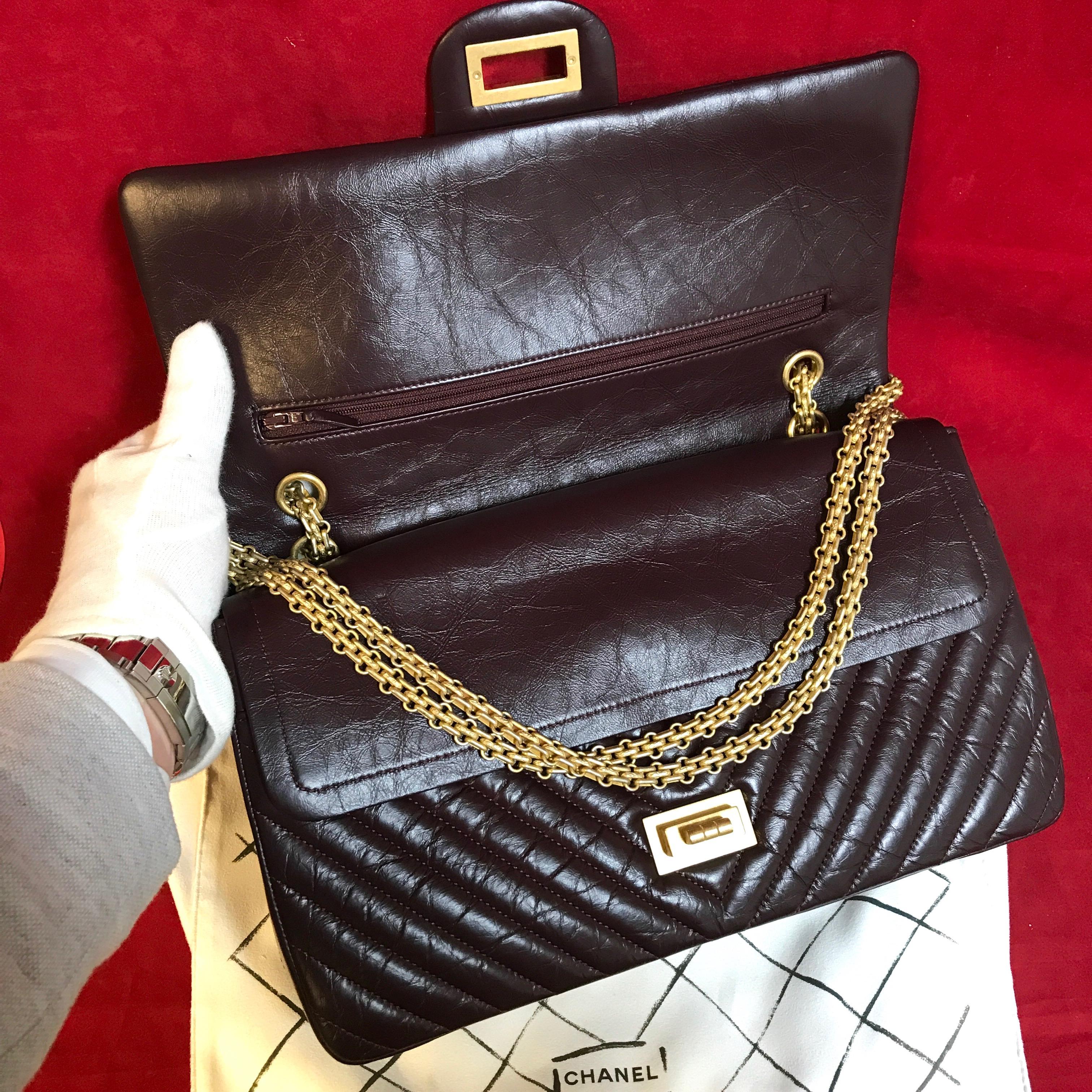 Limited CHANEL 2.55 shoulder bag bordeaux distressed chevron lambskin 2016 For Sale 1