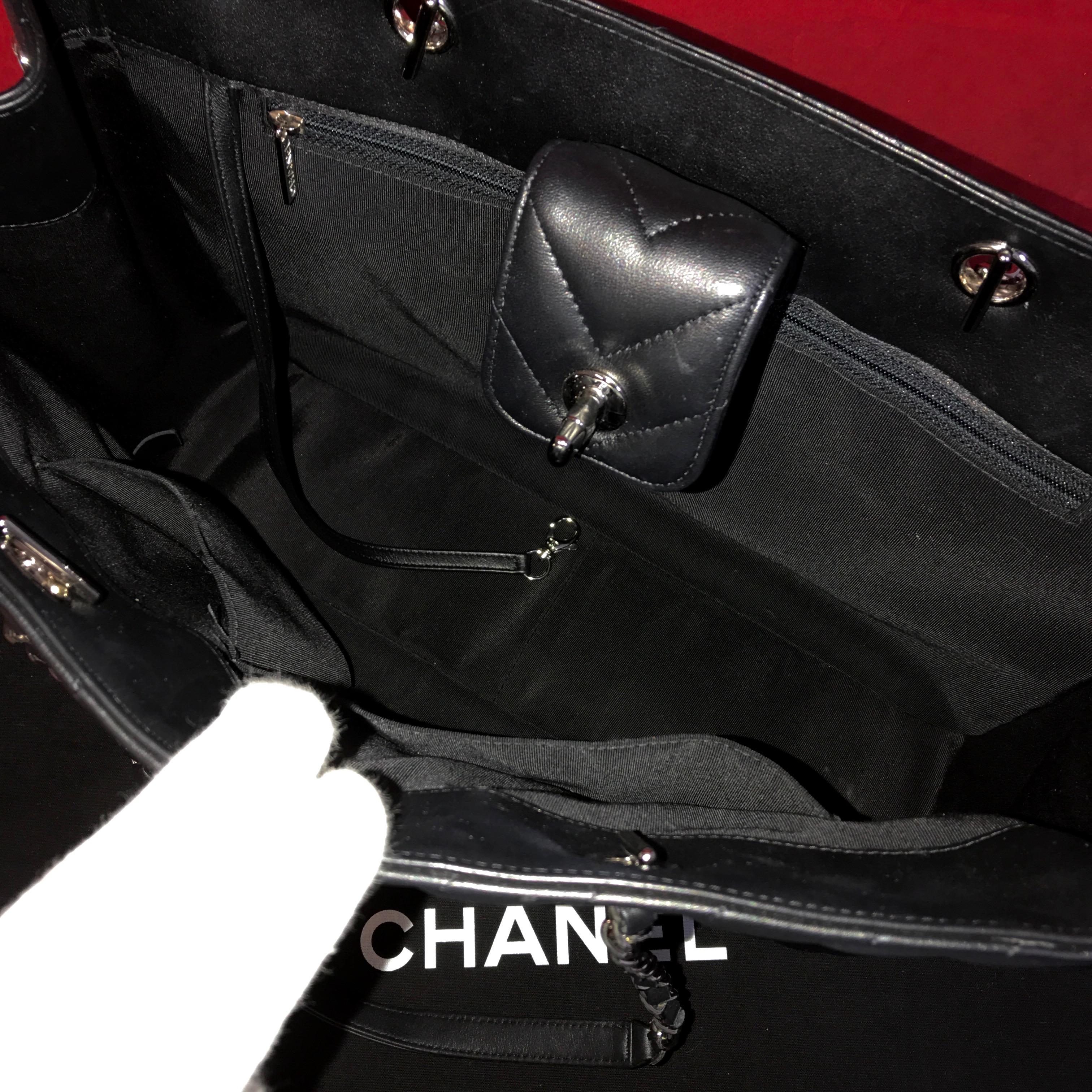 Large CHANEL CC Shopping Bag/Shopper chain chevron lambskin black 2016 In Excellent Condition For Sale In Berlin, DE
