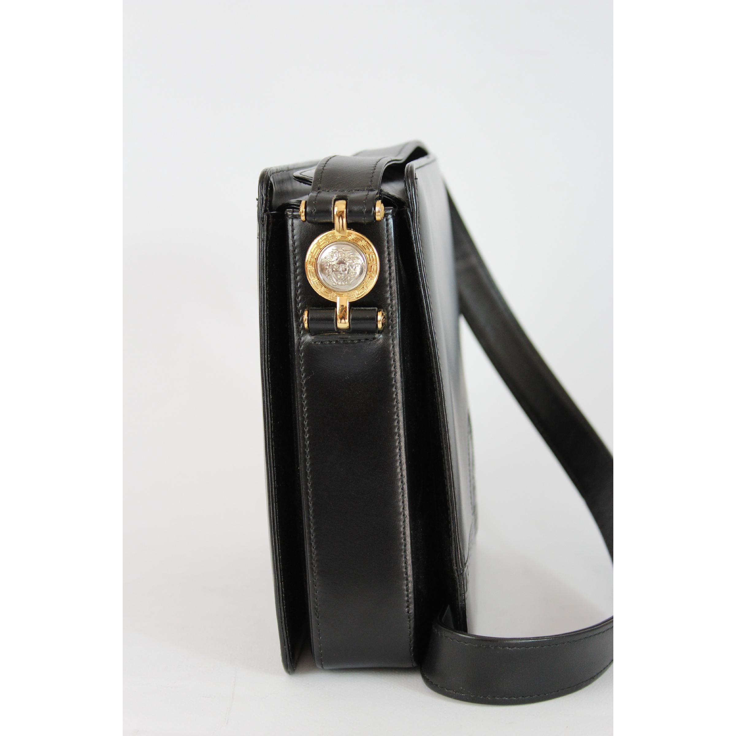 Gianni Versace Shoulder Bag Leather Vintage Black In Excellent Condition In Brindisi, Bt