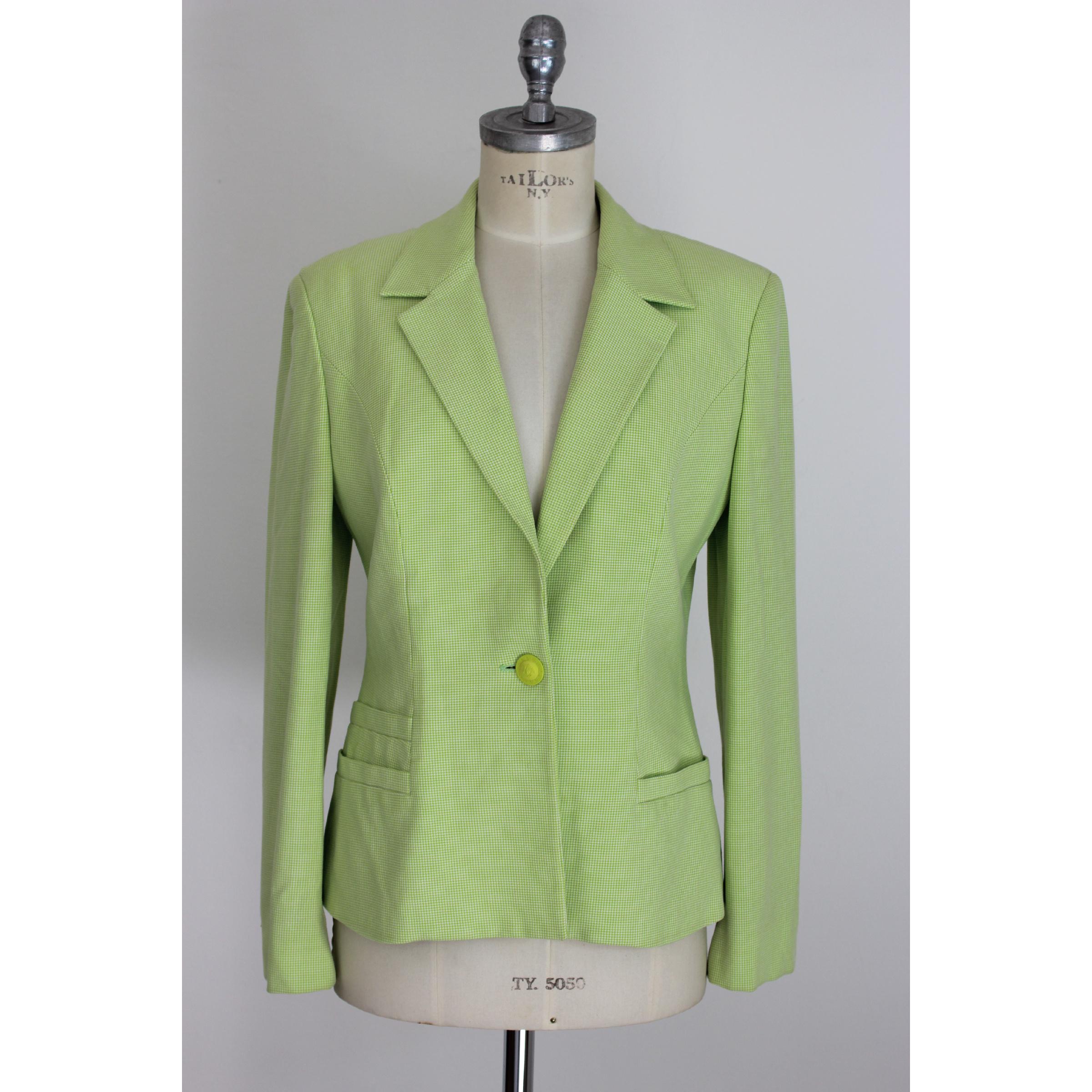 Gianni Versace Couture pied de poule vintage green jacket, made in Italy. Closure with a single button with a jellyfish head. Composition 65% viscose, 30% polyamide and 5% elastene. Two front pockets, flared model, 1990s, excellent vintage