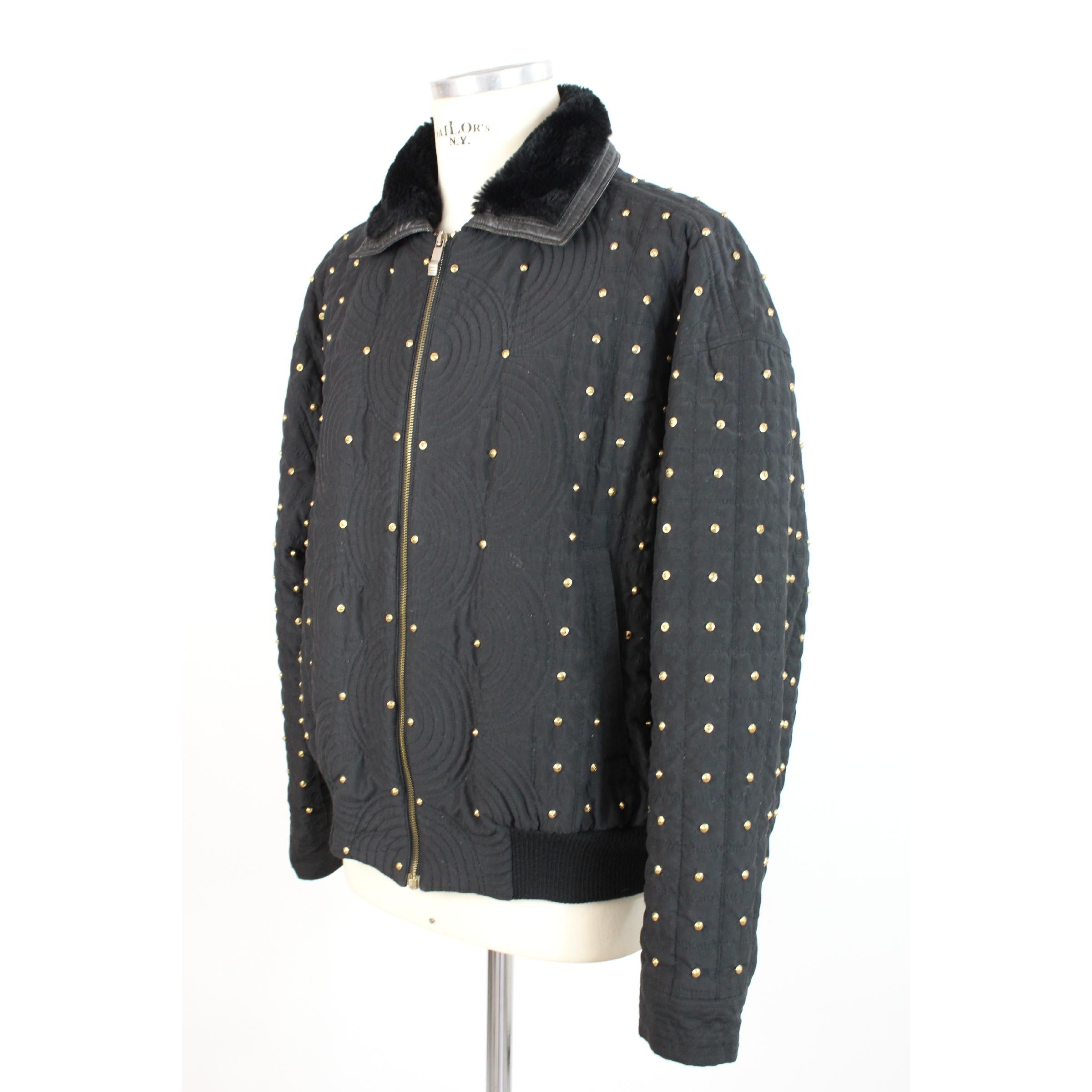 Vintage men's jacket Versus by Gianni Versace. Black color with golden studs, faux fur collar and leather edging, zip closure. Fabric 85% polyester 8% acrylic 4% wool 3% cotton. Made in Italy. Excellent vintage conditions.

Size: 54 It 44 Us 44