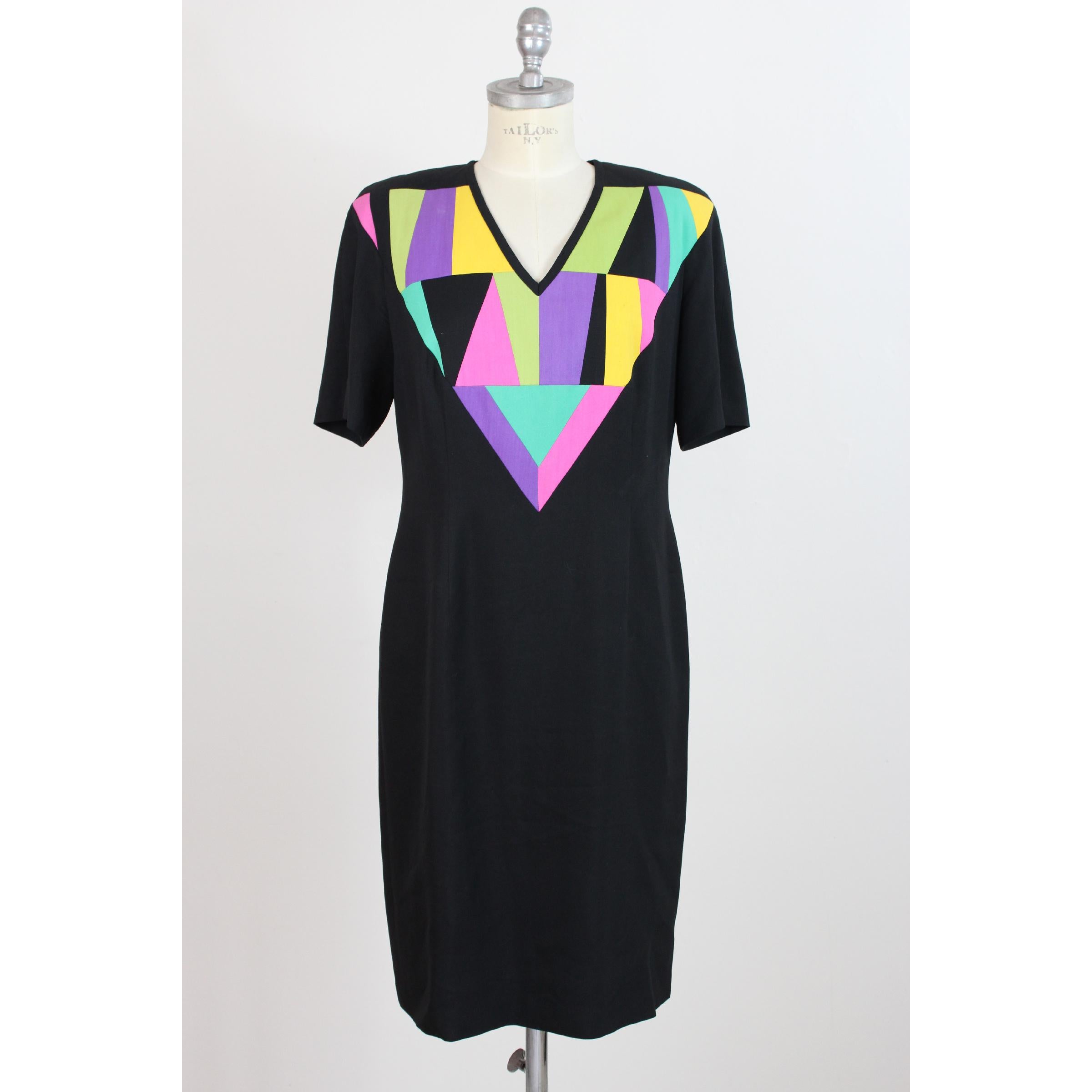 Louis Feraud vintage evening dress, black, with geometric designs on the chest, V-shaped, 55% viscose 45% silk. Short sleeve. Excellent vintage conditions. Made in Germany.

Size: 44 It 10 Us 12 Uk

Shoulders: 46 cm
Bust / Chest: 50 cm
Sleeve: 24