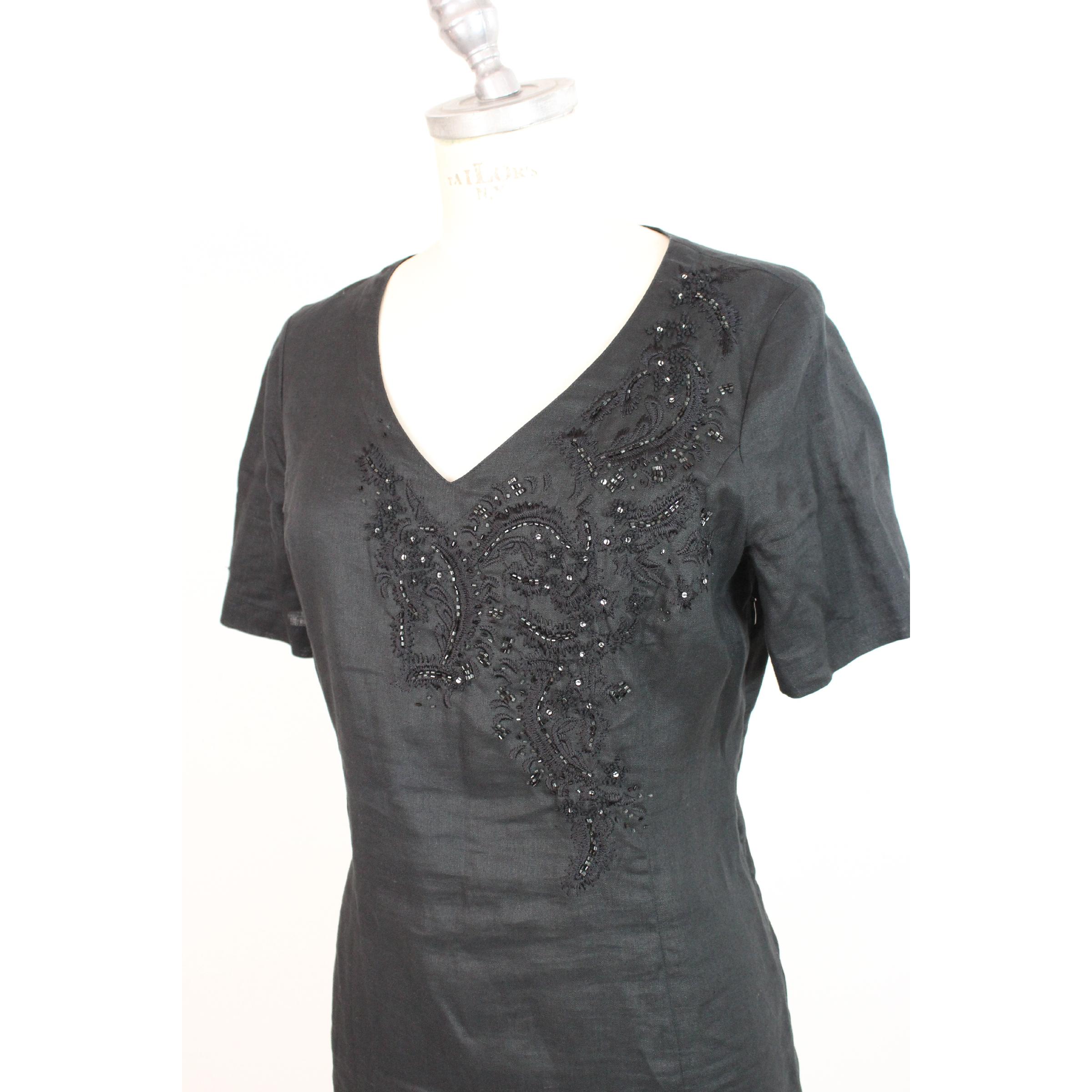 Krizia long dress for women vintage, black with rhinestones on the chest, 100% linen. With short sleeves. Made in Italy. Excellent vintage conditions.

Size: 44 It 10 Us 12 Uk

Shoulder: 44 cm
Bust / Chest: 53 cm
Sleeve: 23 cm
Length: 105 cm