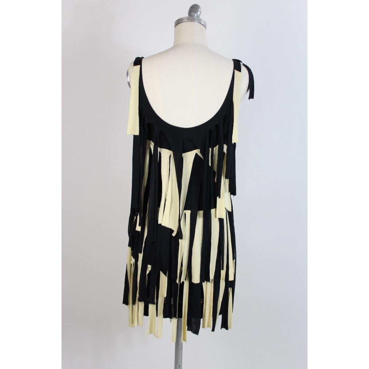 Moschino Couture vintage fringe dress, blue and beige, Charleston model sleeveless cotton. Made in Italy of 1990s in excellent condition.

Size 42 IT; 8 US; 10 UK

Shoulder: 42 cm
Bust / chest: 43 cm
Length: 74 cm
