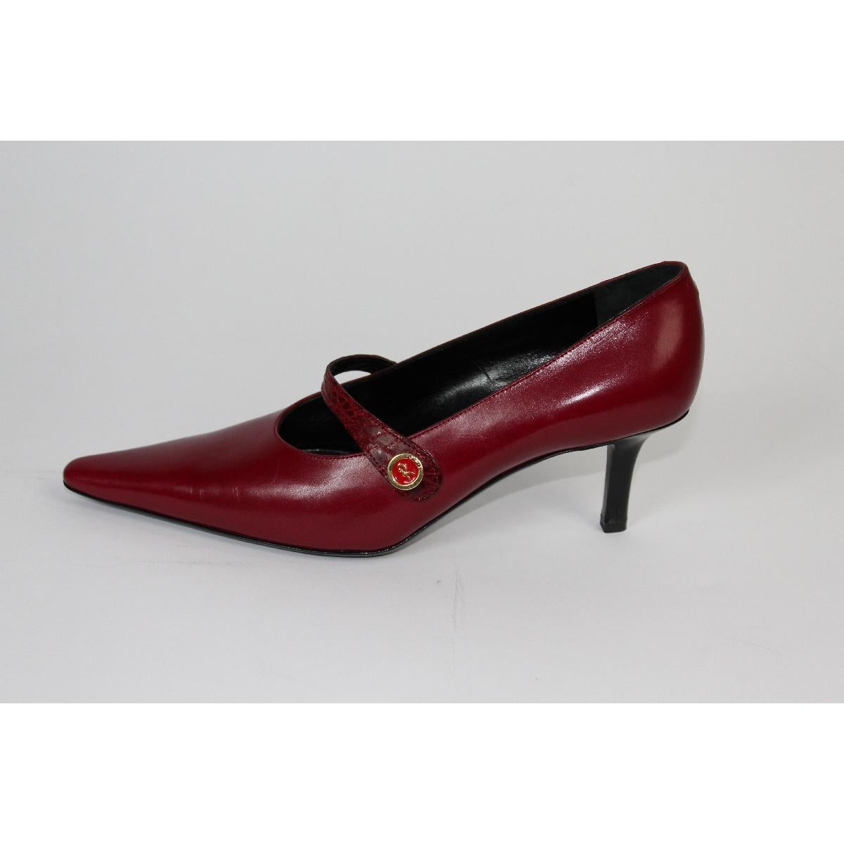 Roberta di Camerino vintage red pump hells shoes decolte. Size 39,5 in leather. Made in Italy, new never worn.

Model Code: 42 0304 508

Size: 39,5 Italy 8,5 Us 6 Uk