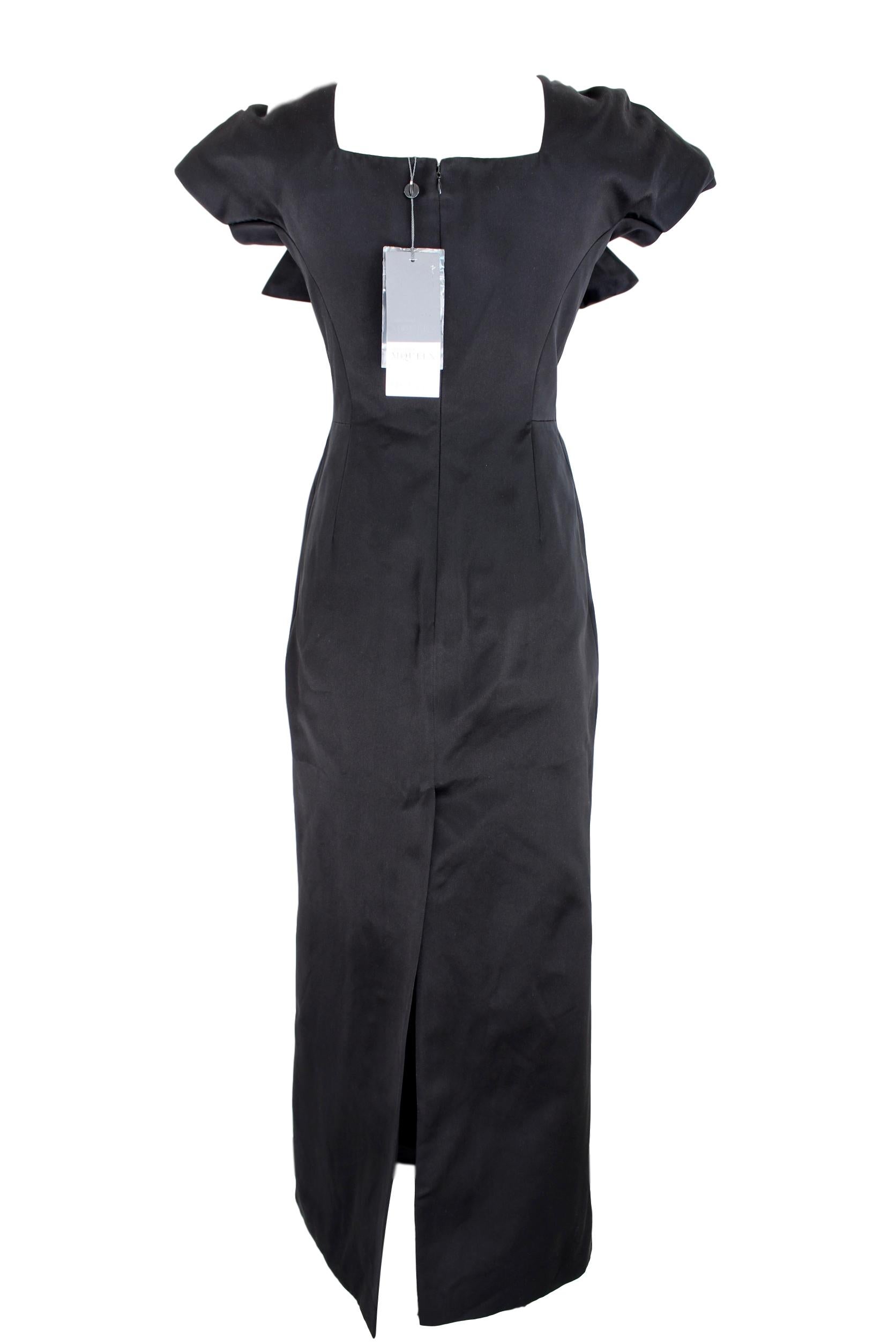 Alexander Mcqueen long evening grows dress. Composition 100% silk, black. Bow sleeves and square neckline, made in Italy. 2015 Collection. The dress is new with labels, initial resale price 3,435.00 pounds.

Size 44 IT 10 US 12 UK

Shoulders: 44