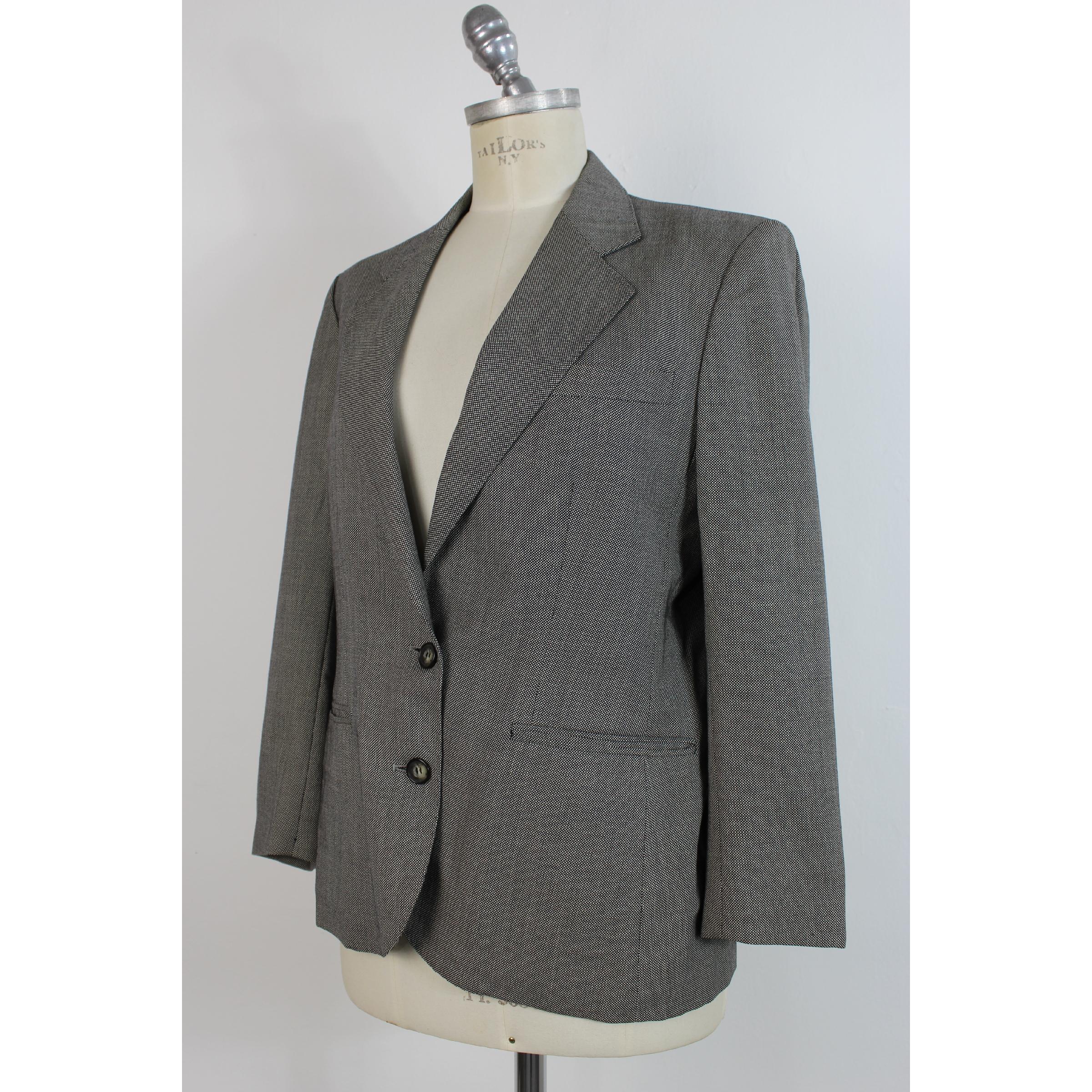 1980s Burberry Gray Houndstooth Wool Slim Fit Blazer Jacket In Excellent Condition In Brindisi, Bt
