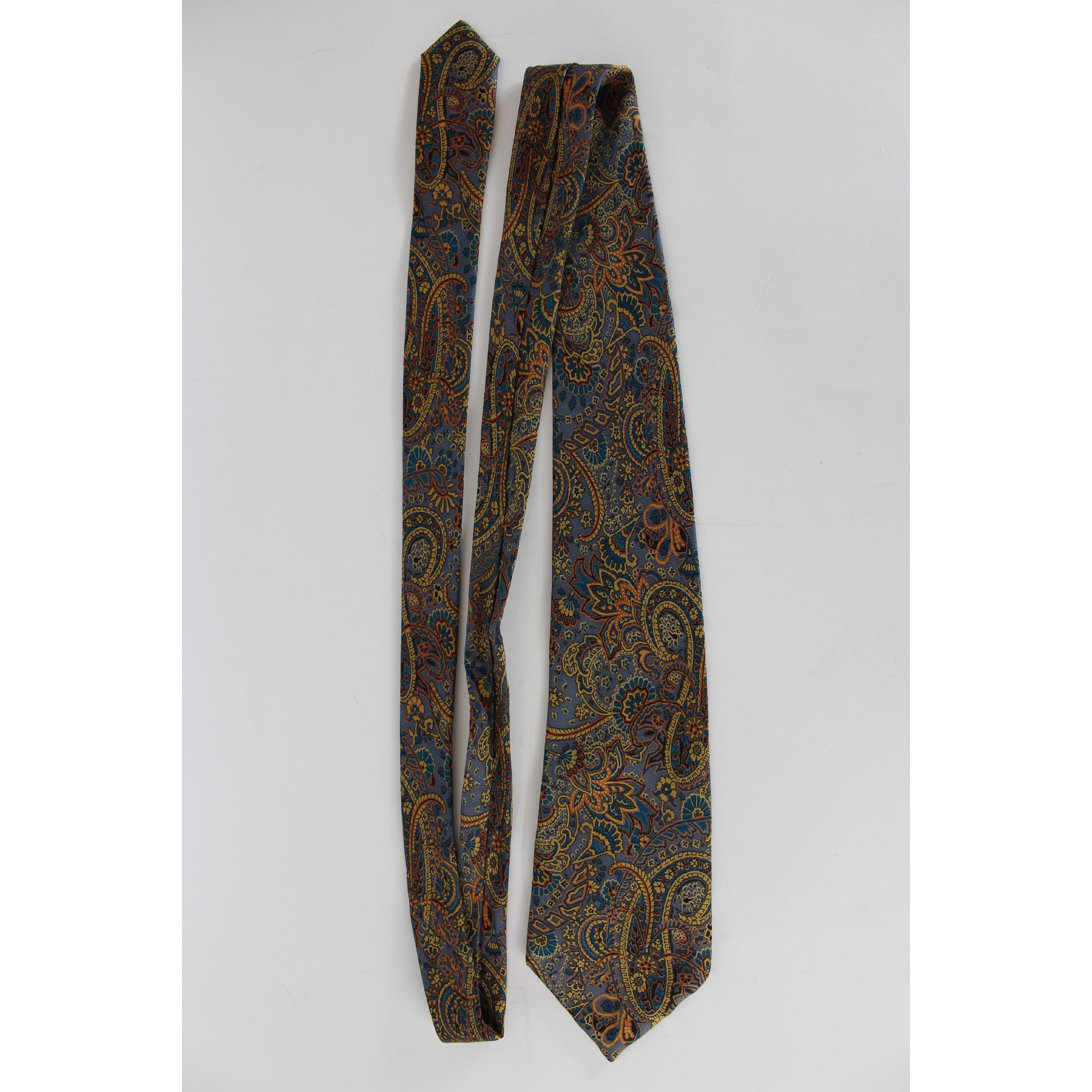 Gucci vintage tie, blue and brown with paisley designs, 100% silk. 1980s. Made in Italy. Excellent vintage conditions.

Length: 154 cm
Width: 9 cm