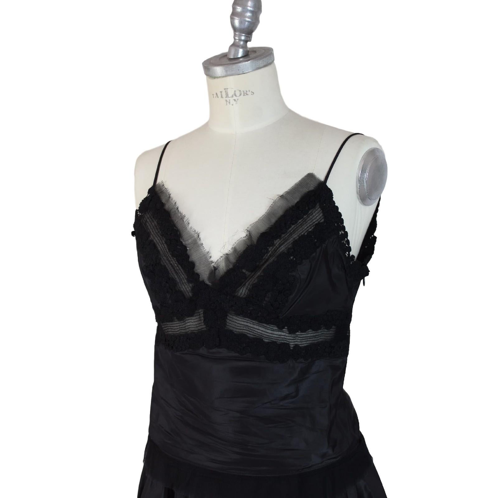 Ermanno Scervino black silk evening dress, top with suspenders, voluminous skirt, exceptional work in silk with raw cut, the skirt with two large side pockets.

SIZE 44 IT 12 US 14 UK

Shoulders: 44 cm
Bust / chest: 44
Length: 37 cm
Waist: 36