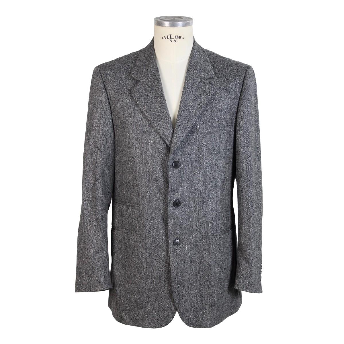Roberto Capucci vintage men's suit, black and white tweed wool jacket and trousers, excellent condition.

Size 50 It 40 US 40 UK

Shoulder: 50 cm.
Armpit to the armpit: 56 cm.
Sleeve: 65 cm.
Length: 88 cm.
Trousers in the waist: 43 cm
Length of the